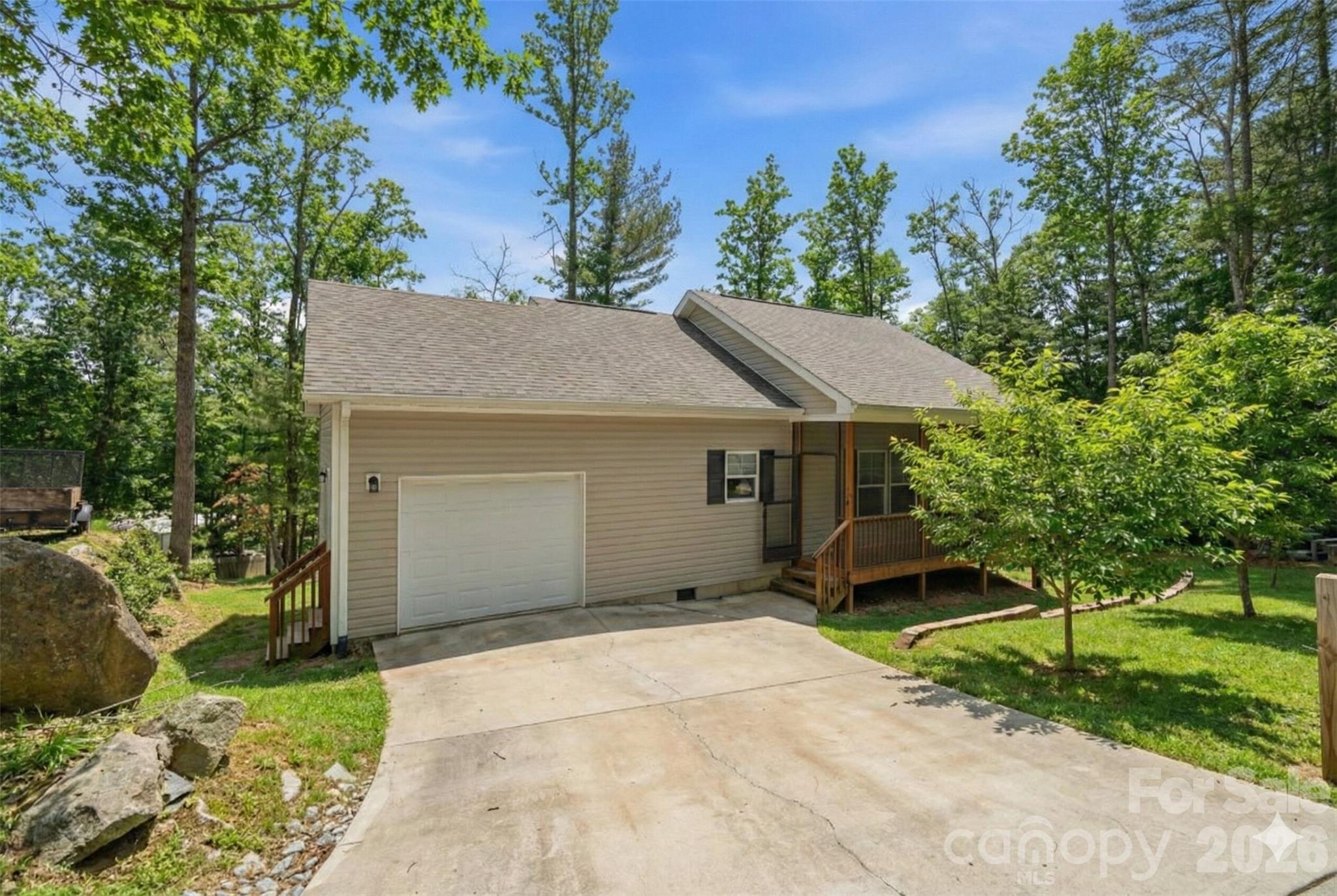 138 Lone Eagle Lane Property Photo 2