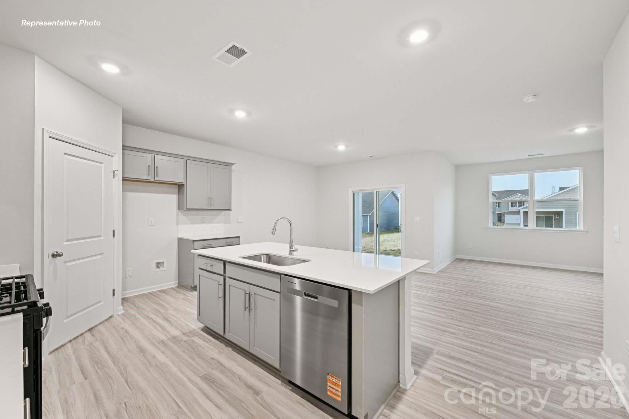 7616 Bainbridge Road Property Photo 7