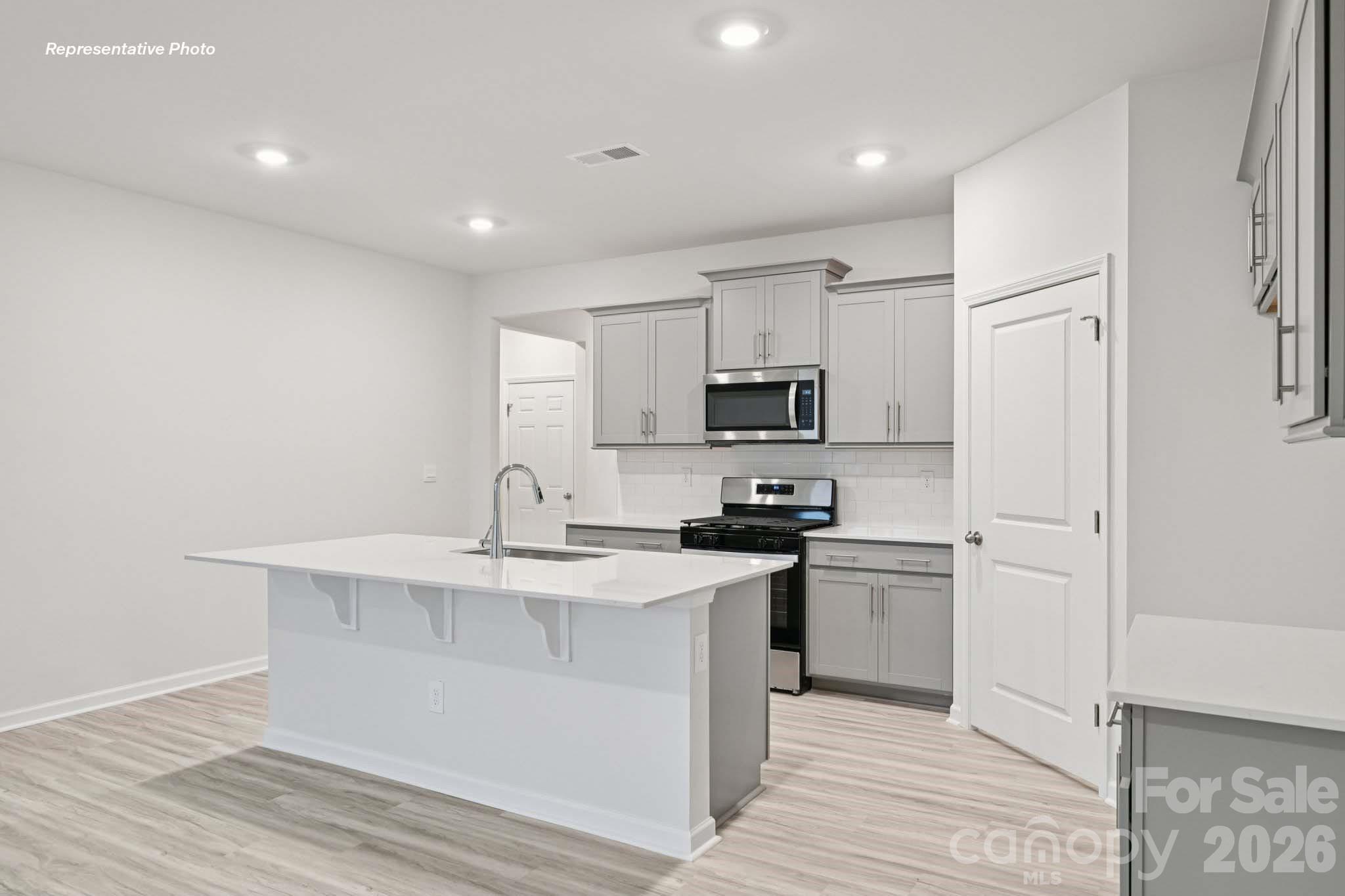 7616 Bainbridge Road Property Photo 10