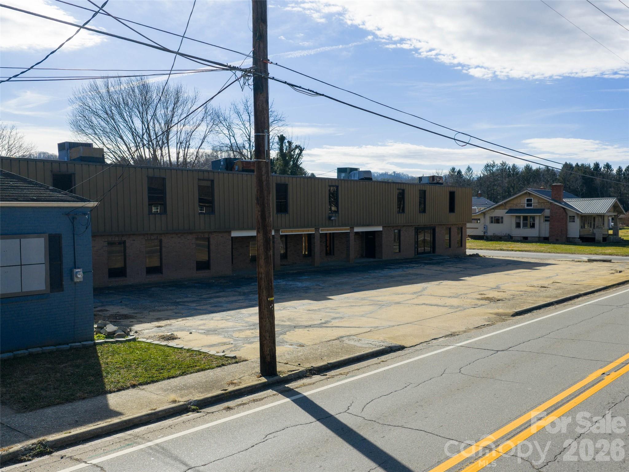 3264 Broad Street Property Photo 6