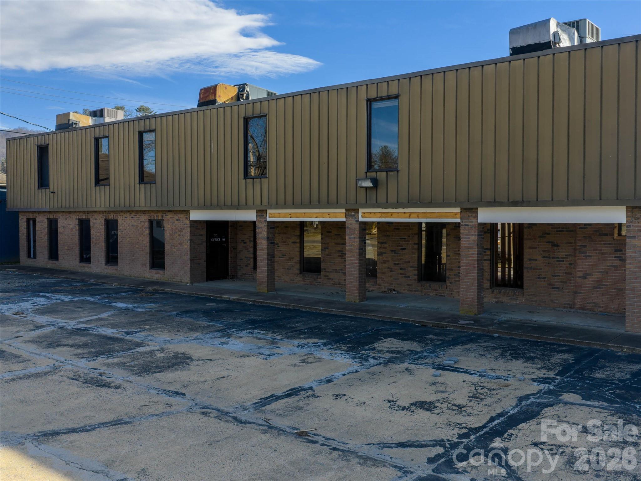 3264 Broad Street Property Photo 7
