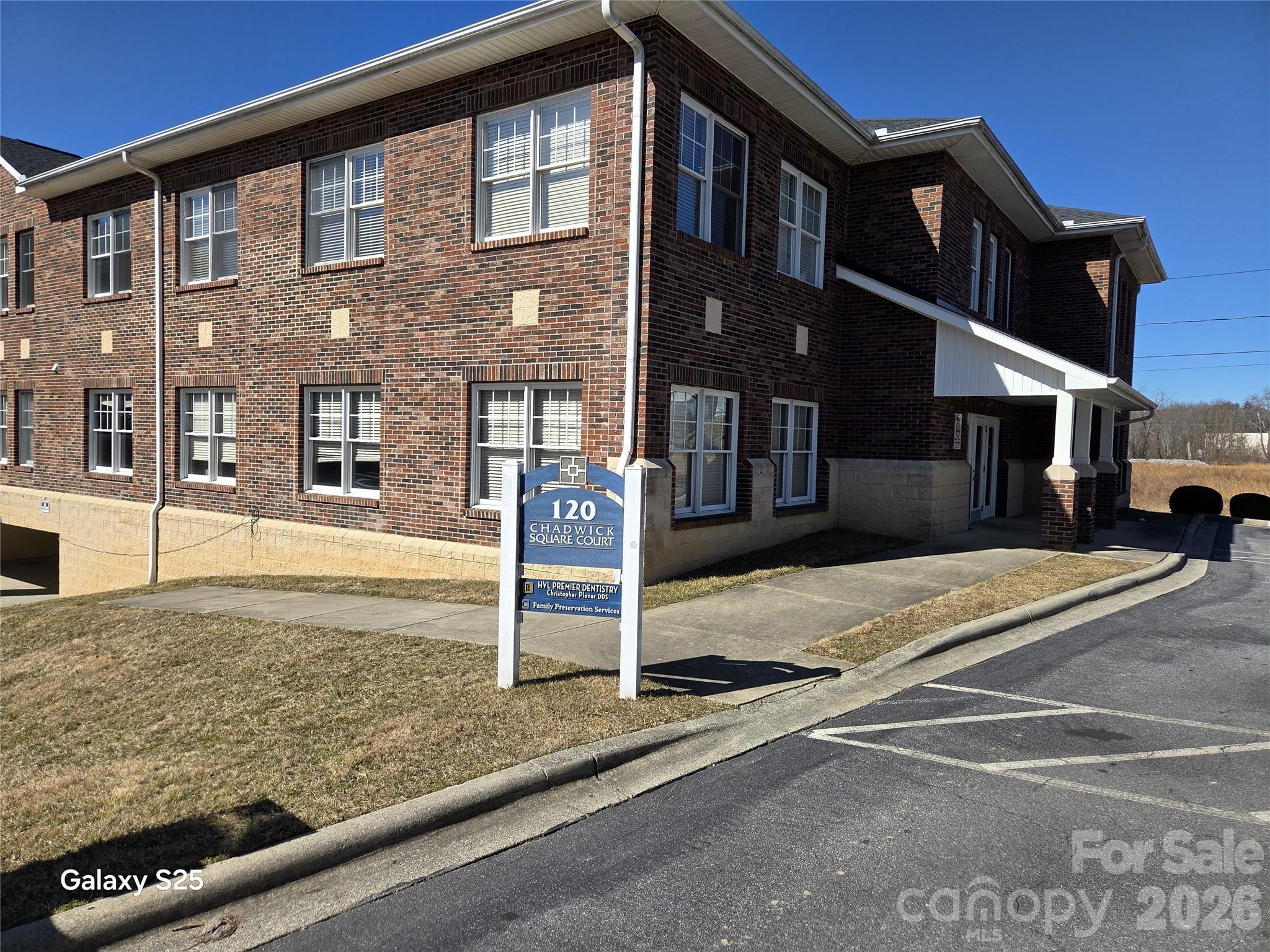 120 Chadwick Square Court E Property Photo 3