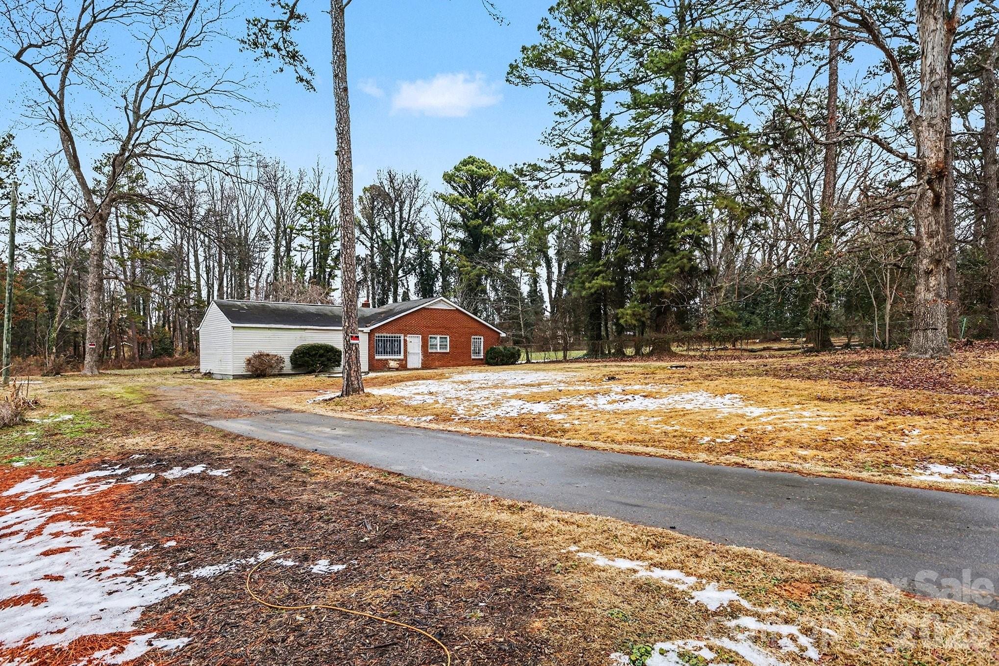 500 Tom Hunter Road Property Photo 3
