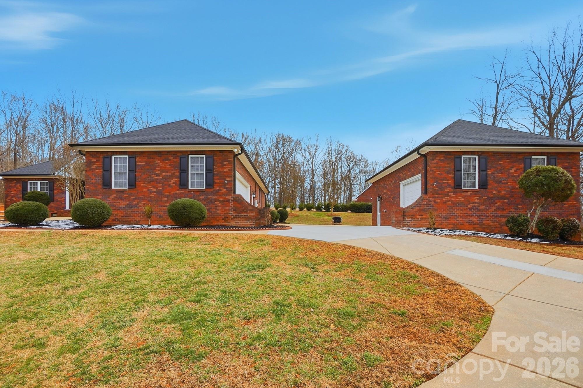 6104 Charity Drive Property Photo 3