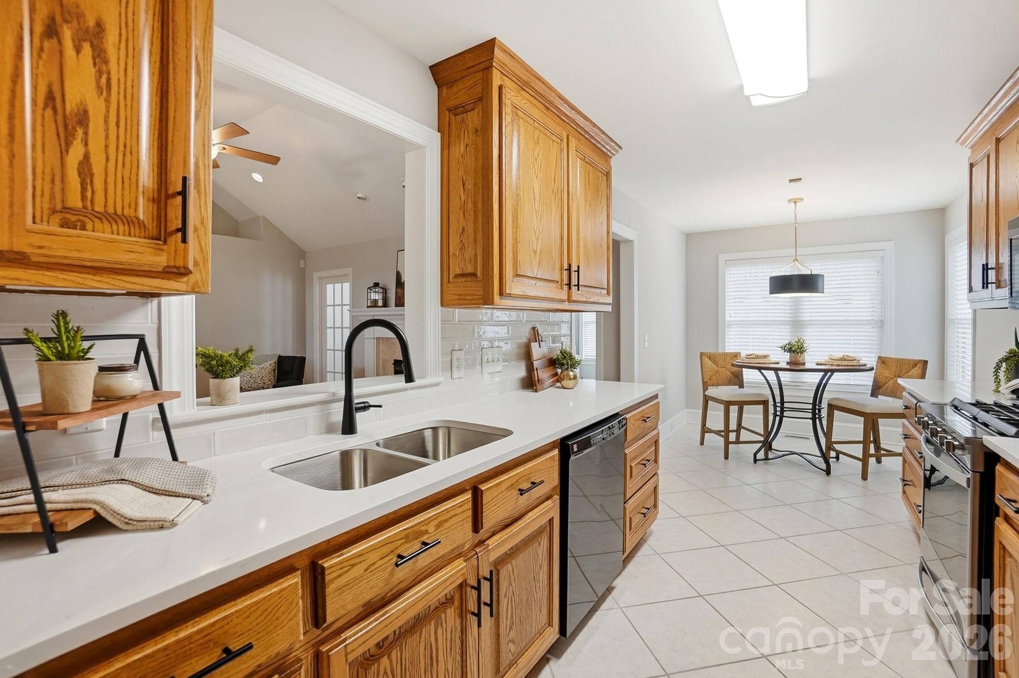 6104 Charity Drive Property Photo 14