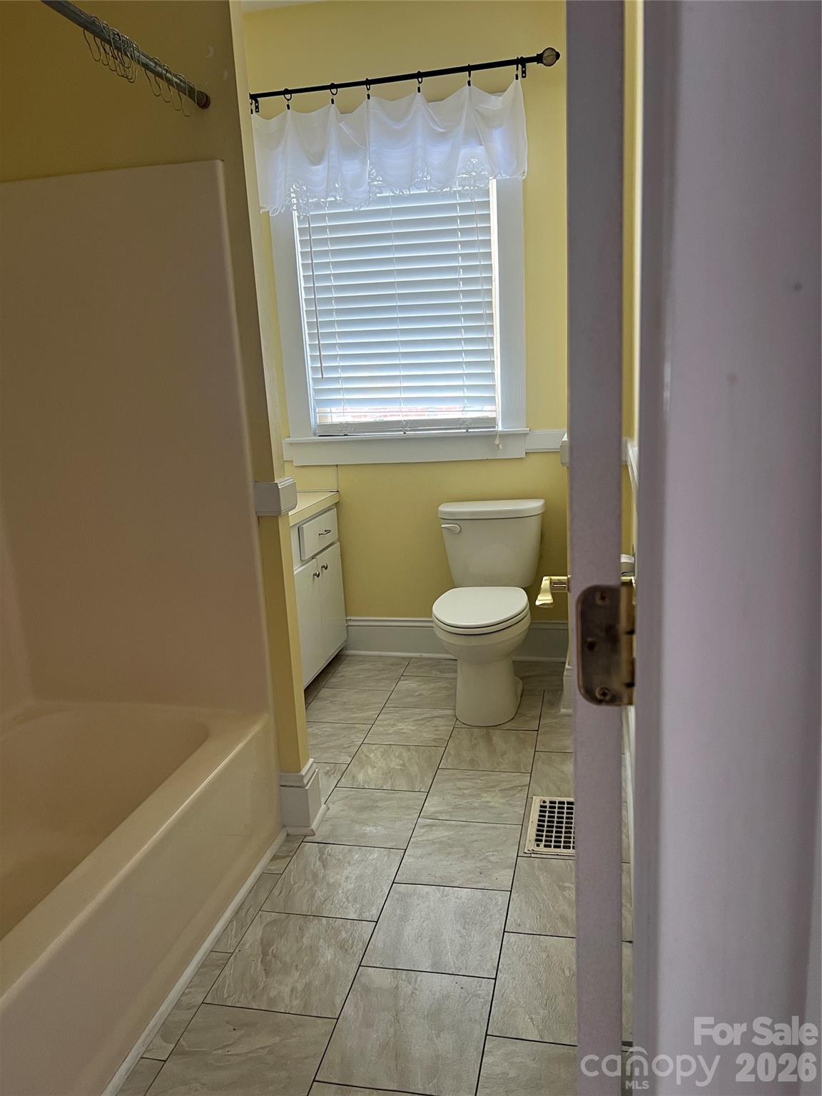 415 W Warren Street Property Photo 8