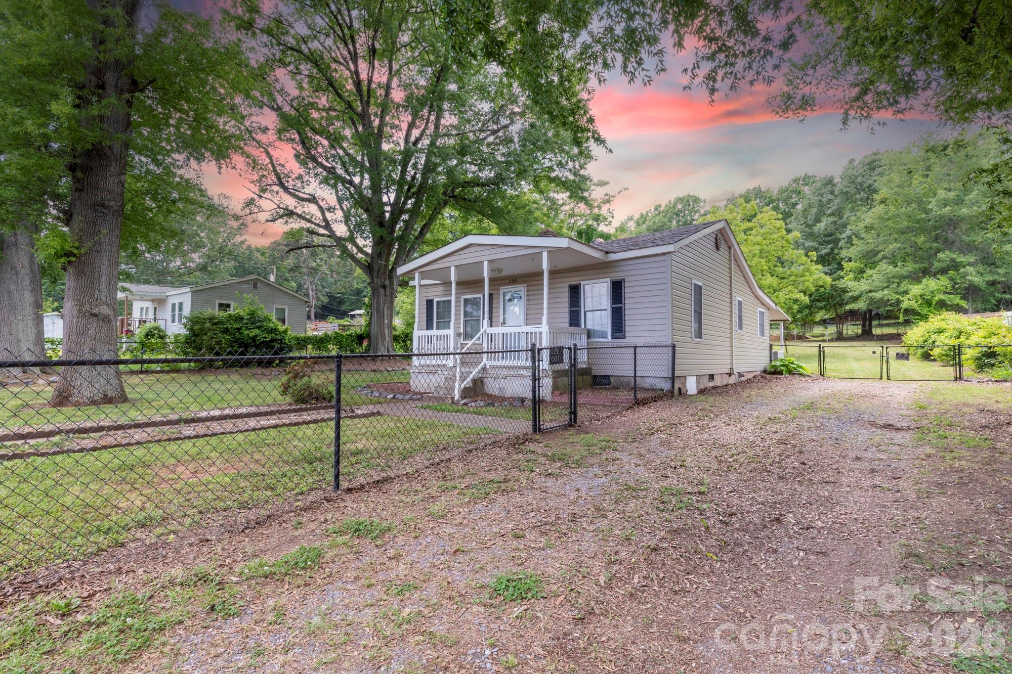 205 Stowe Acres Road Property Photo 2