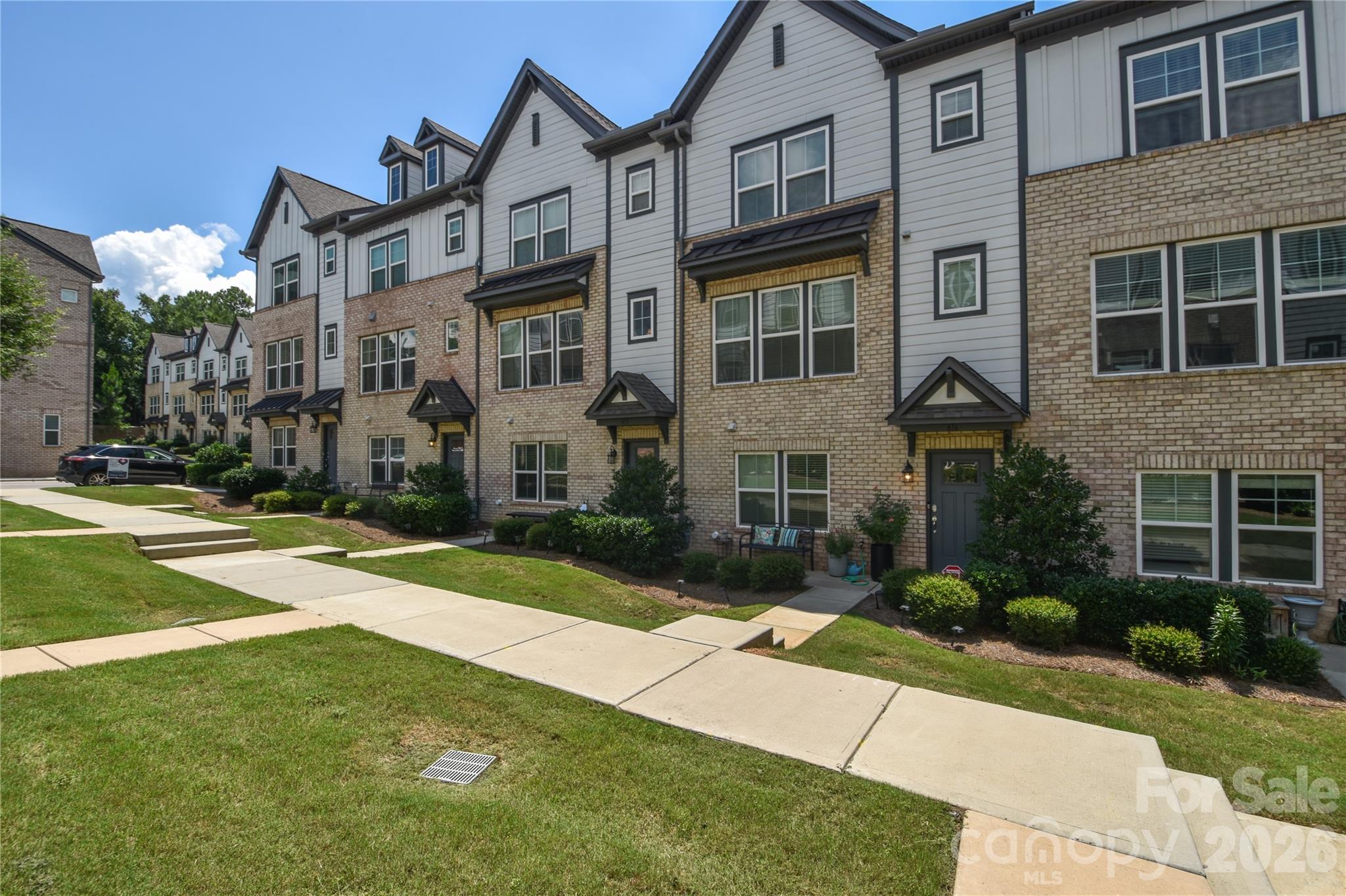612 Tudor Park Way Property Photo 3