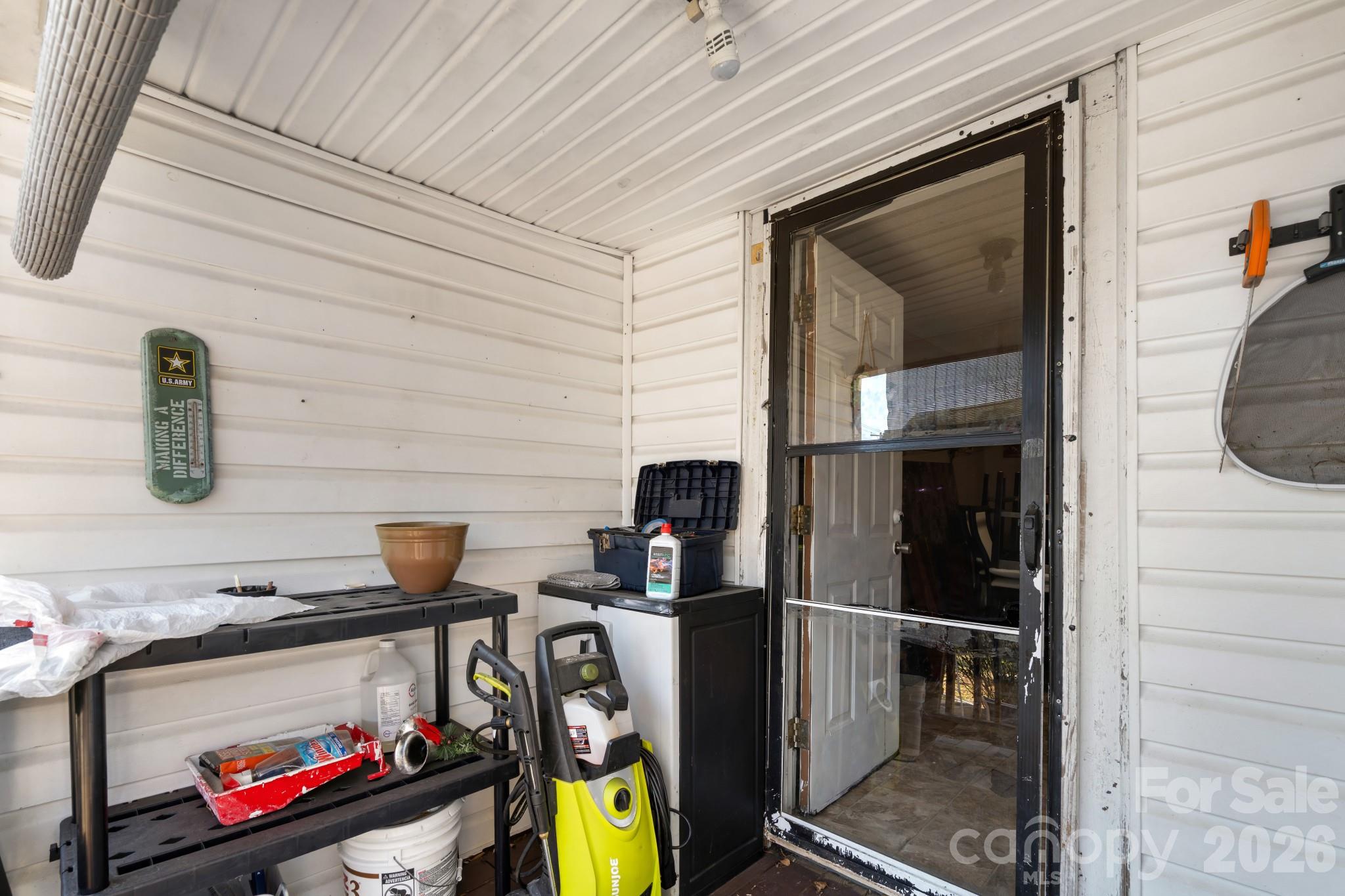 1242 W Airline Avenue Property Photo 10