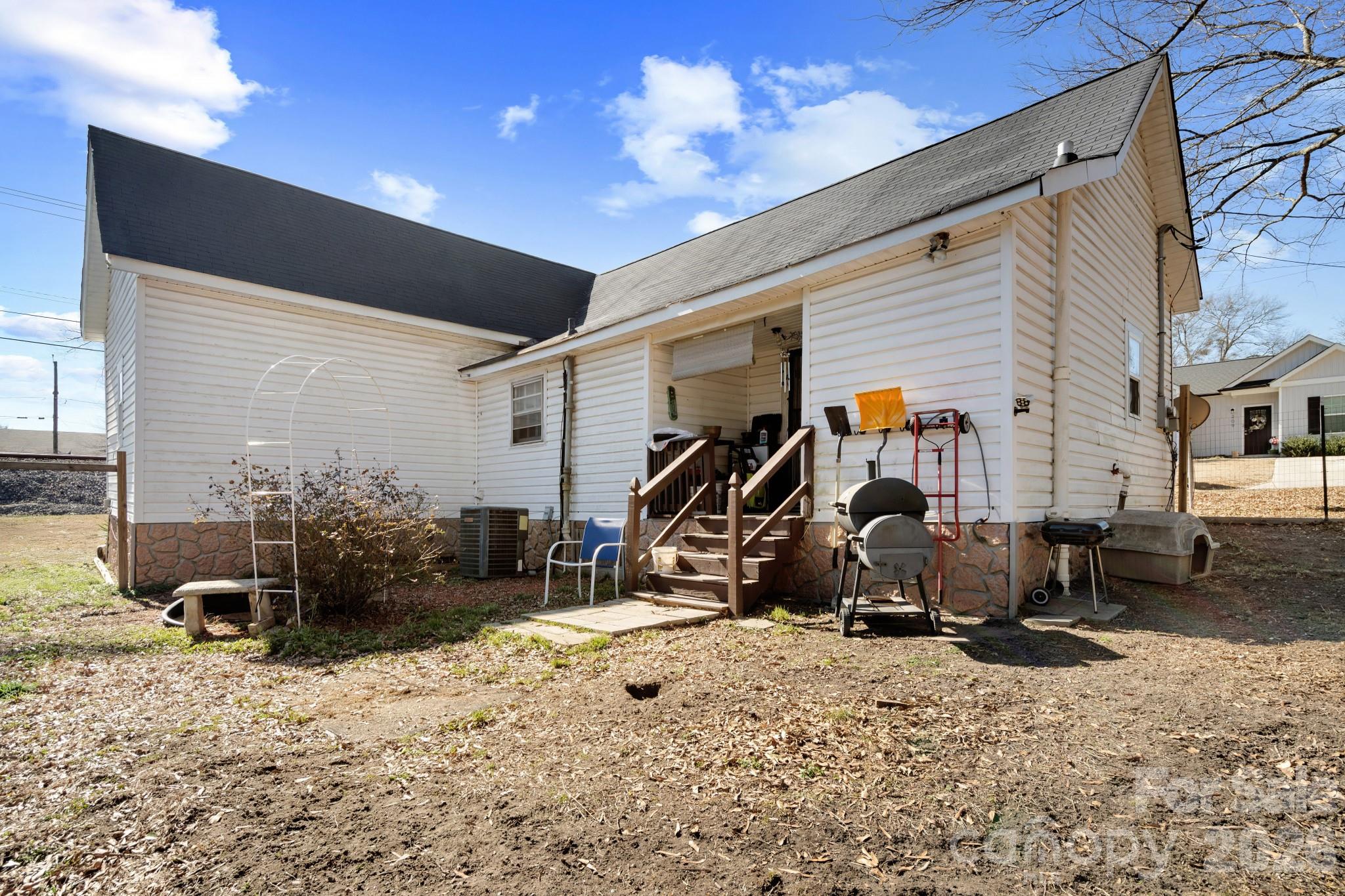 1242 W Airline Avenue Property Photo 14