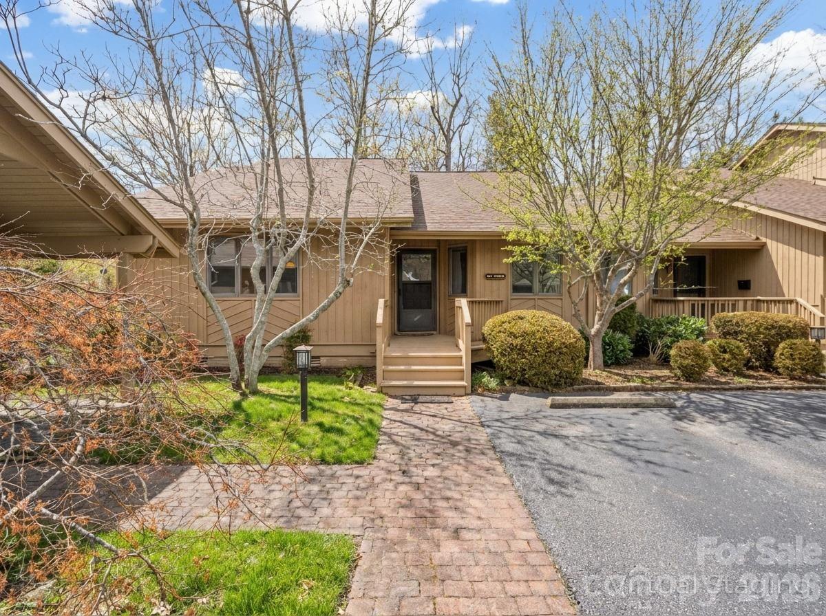 605 Red Oak Drive Property Photo 1