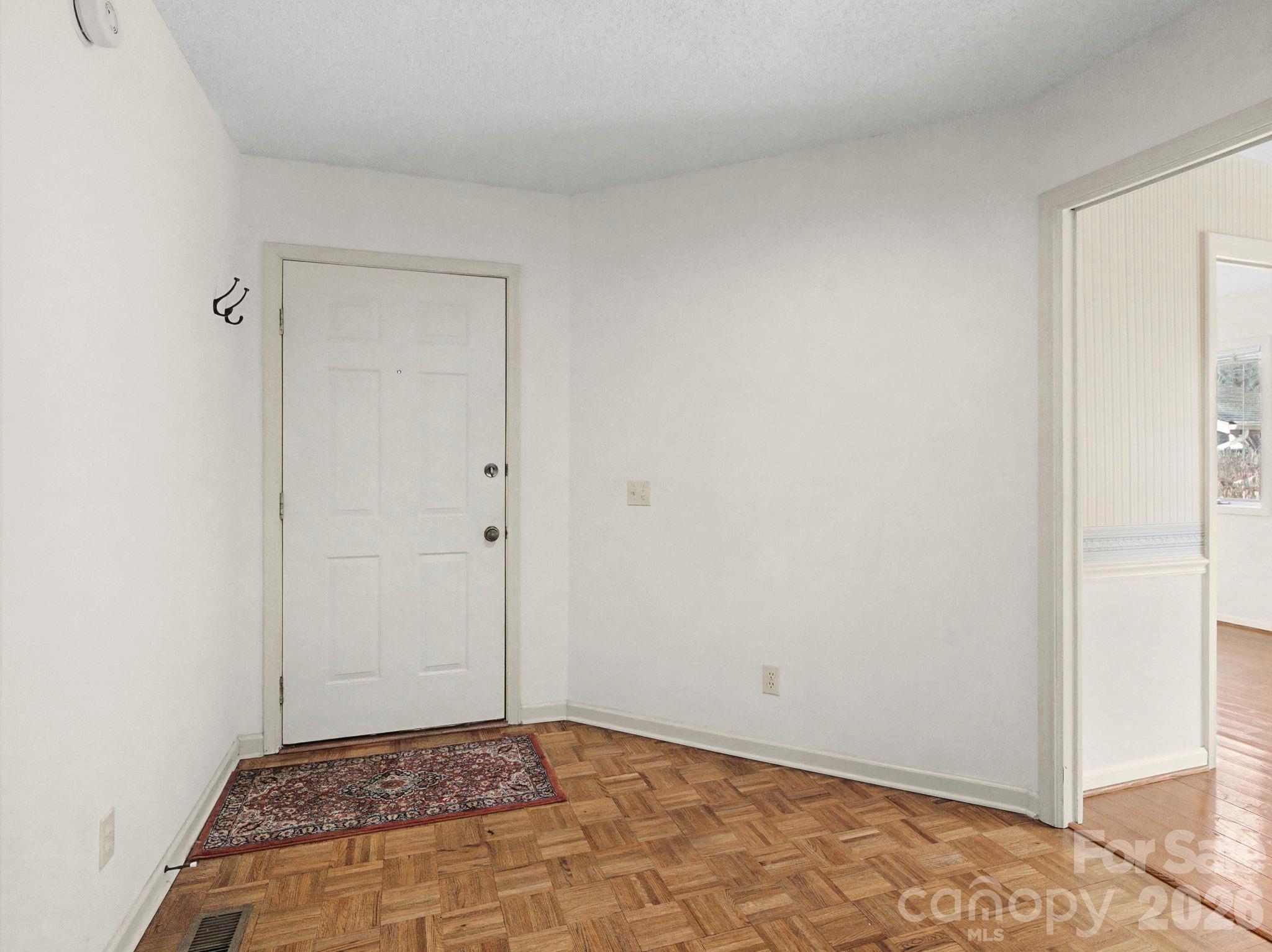 605 Red Oak Drive Property Photo 7