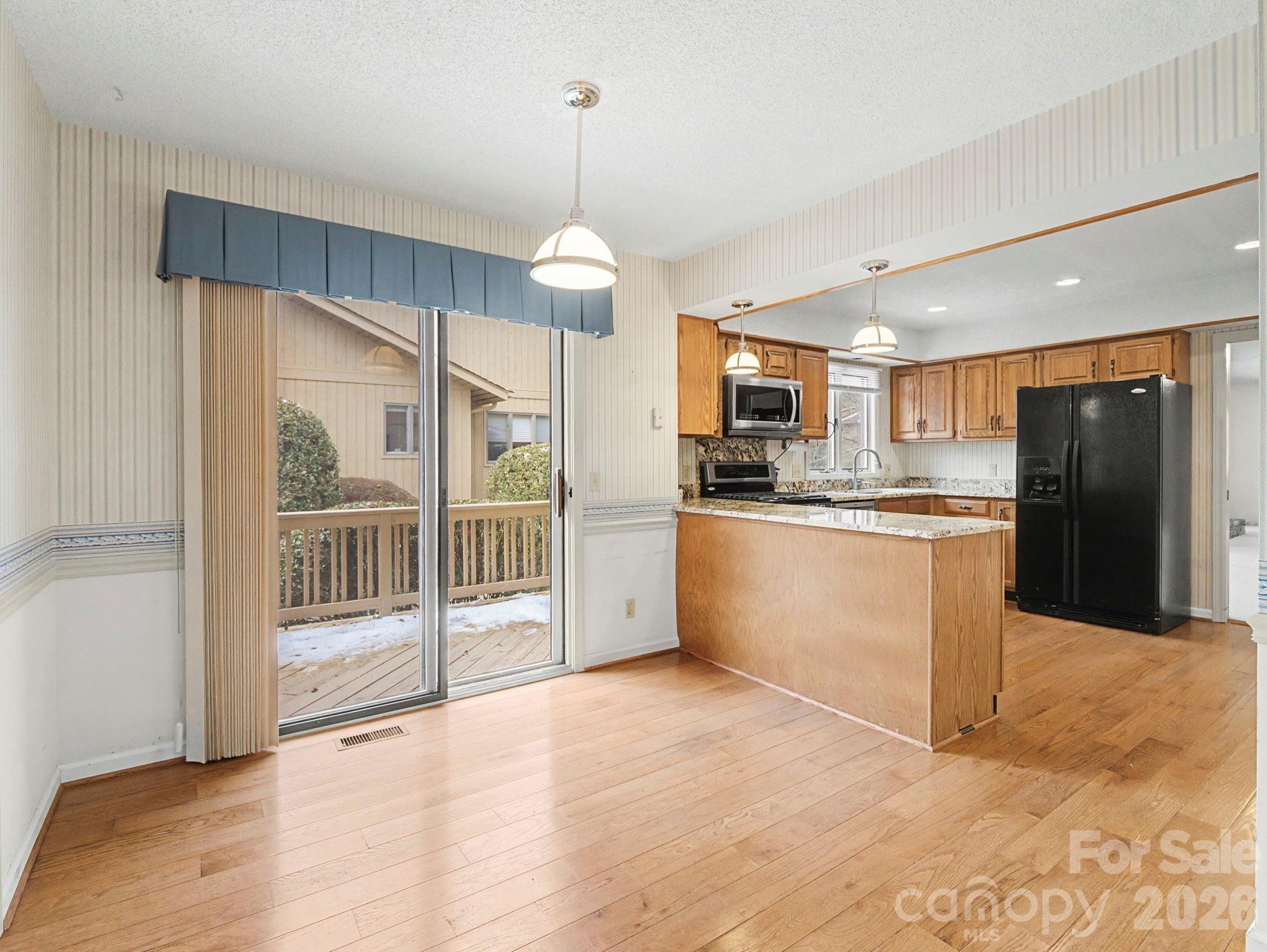 605 Red Oak Drive Property Photo 8