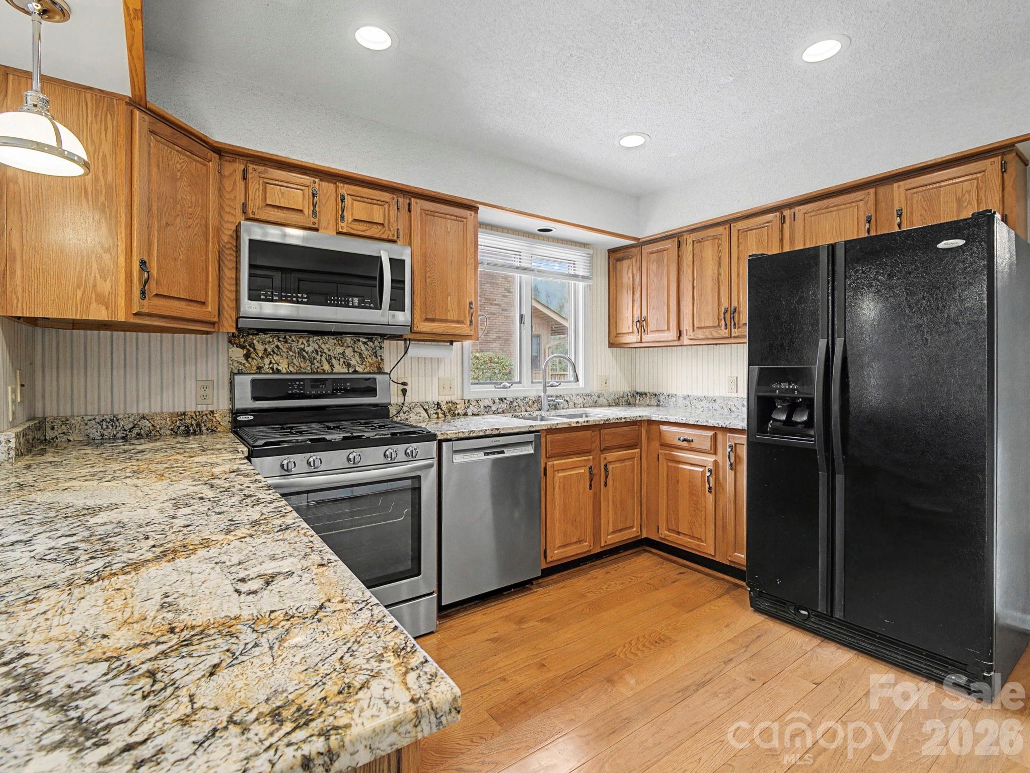 605 Red Oak Drive Property Photo 12
