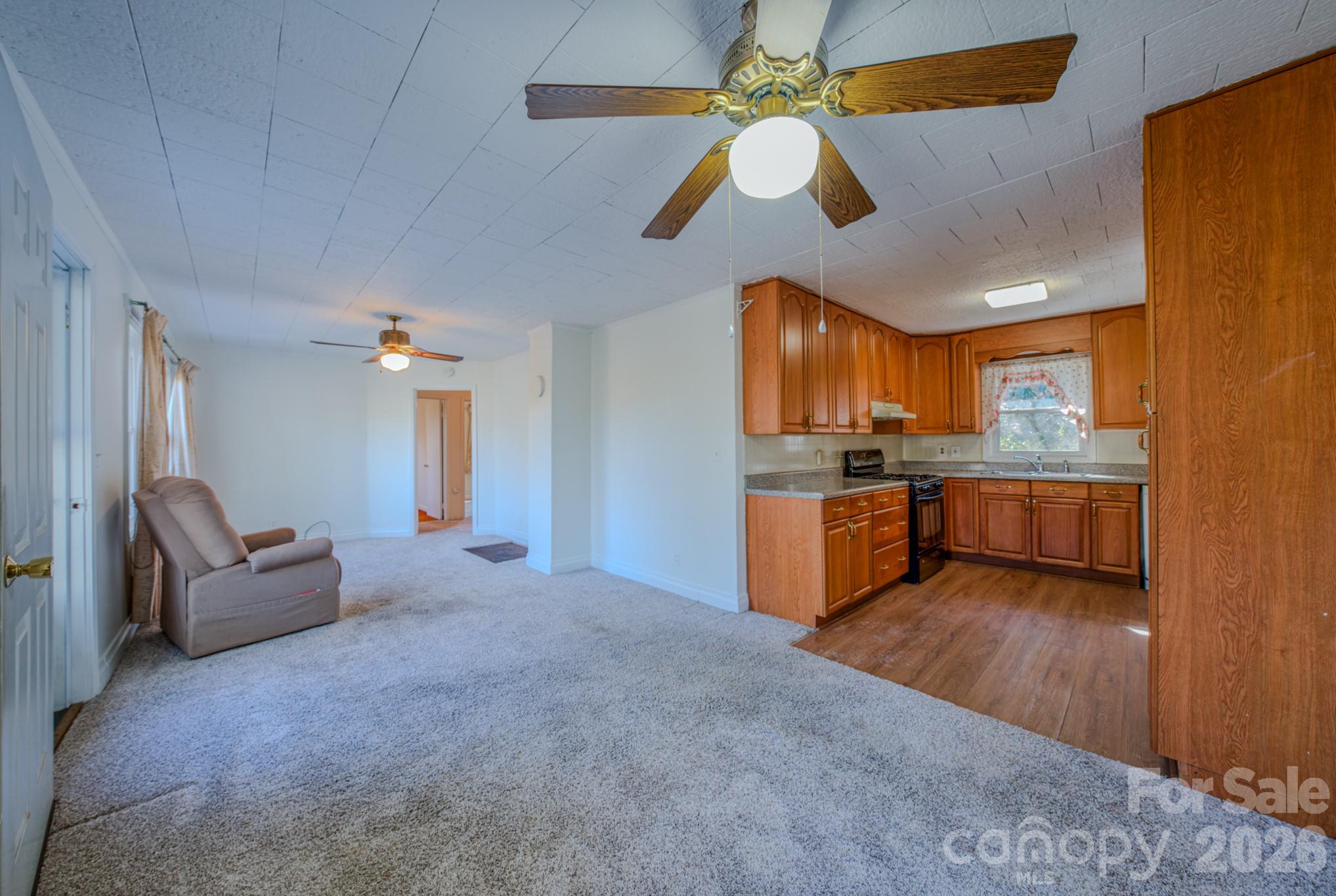550 Saluda Street Property Photo 3