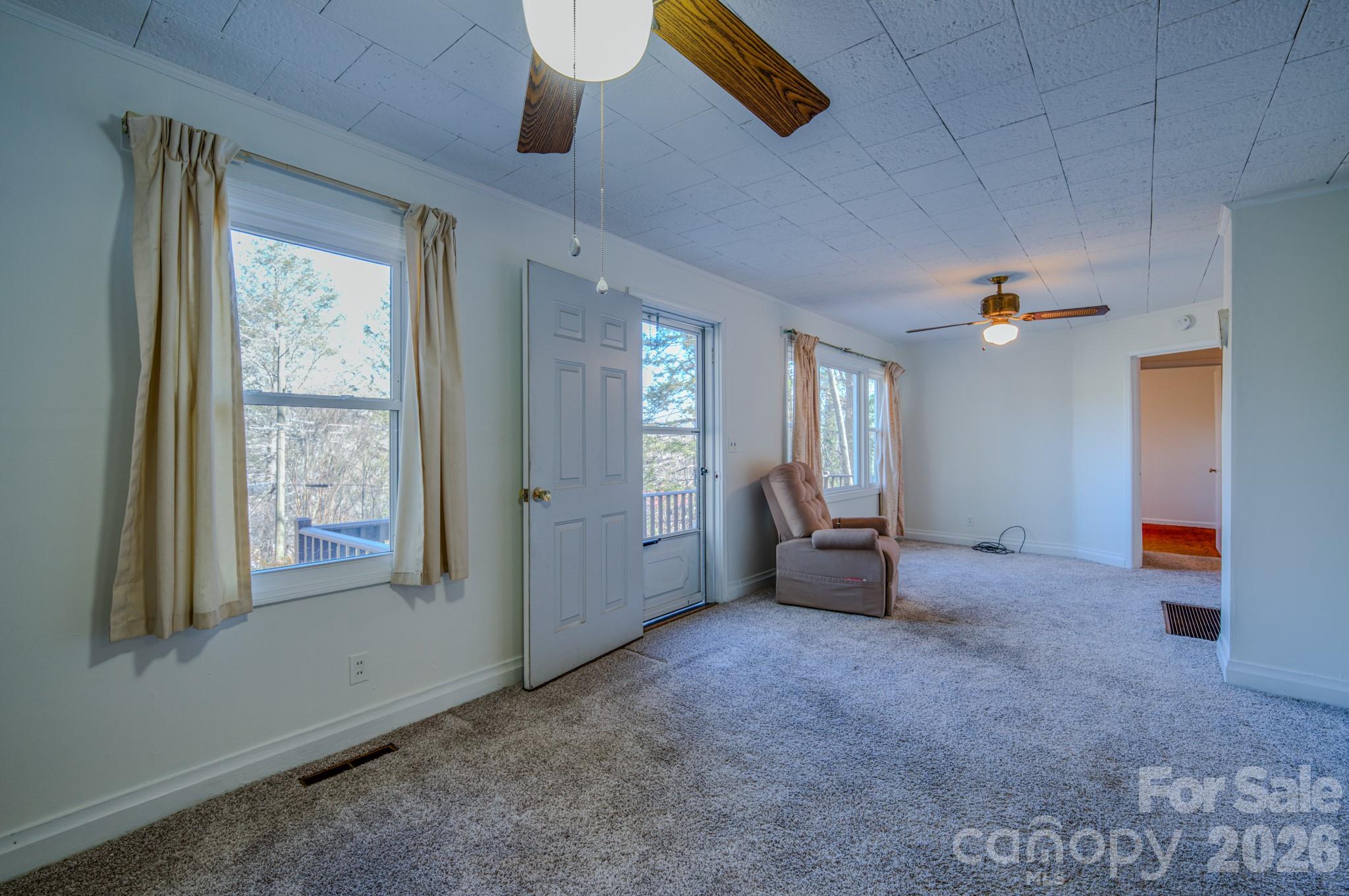 550 Saluda Street Property Photo 4