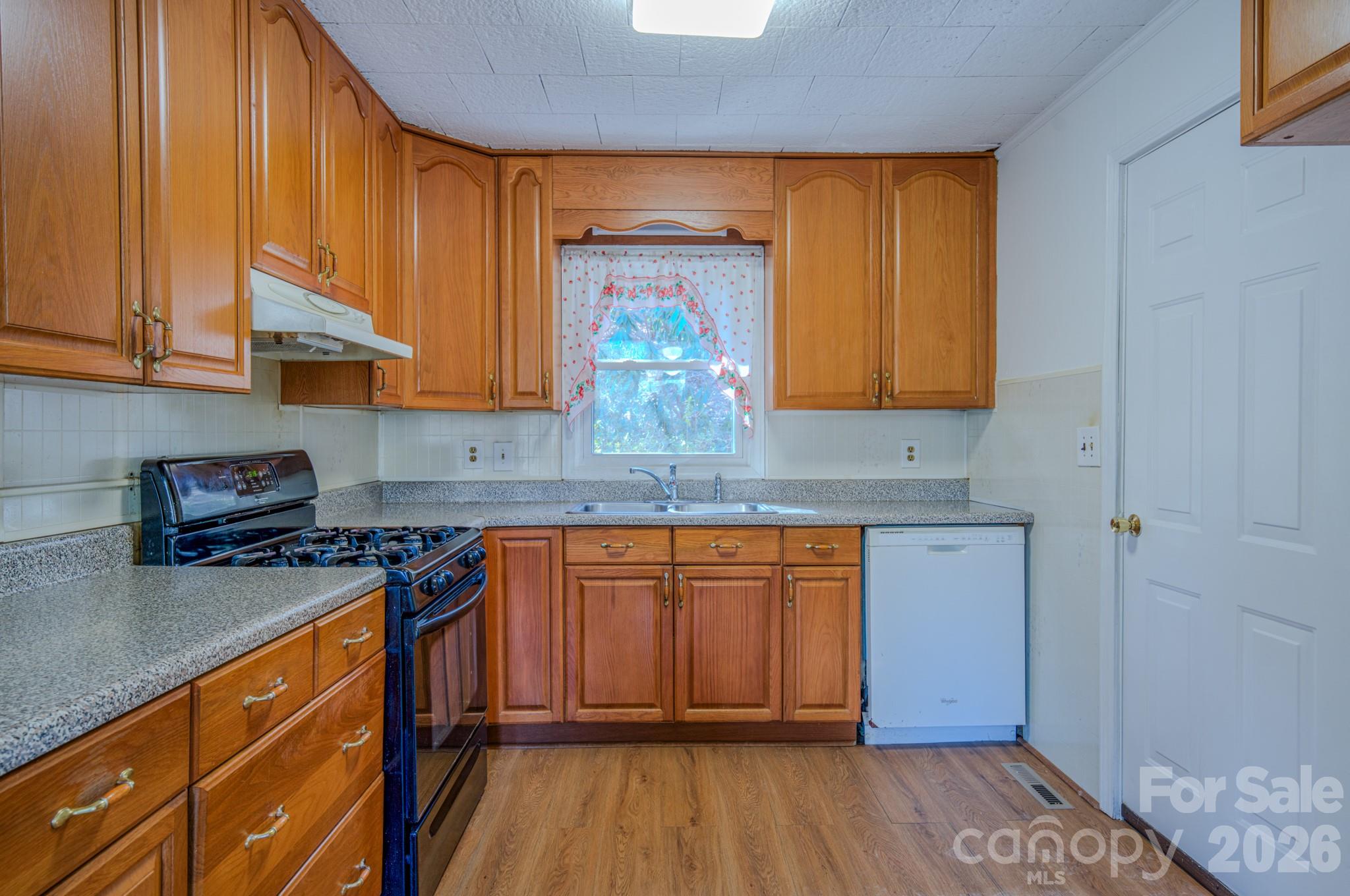 550 Saluda Street Property Photo 10