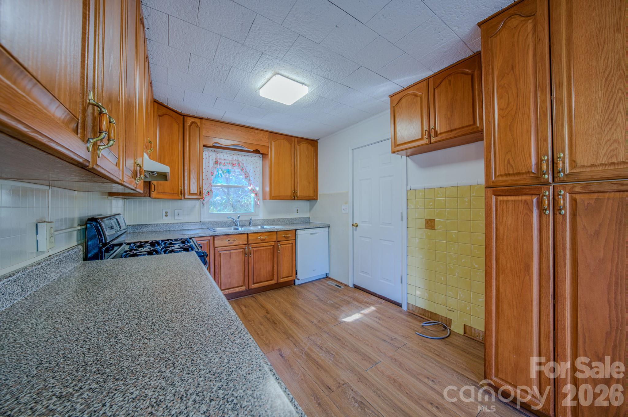 550 Saluda Street Property Photo 11