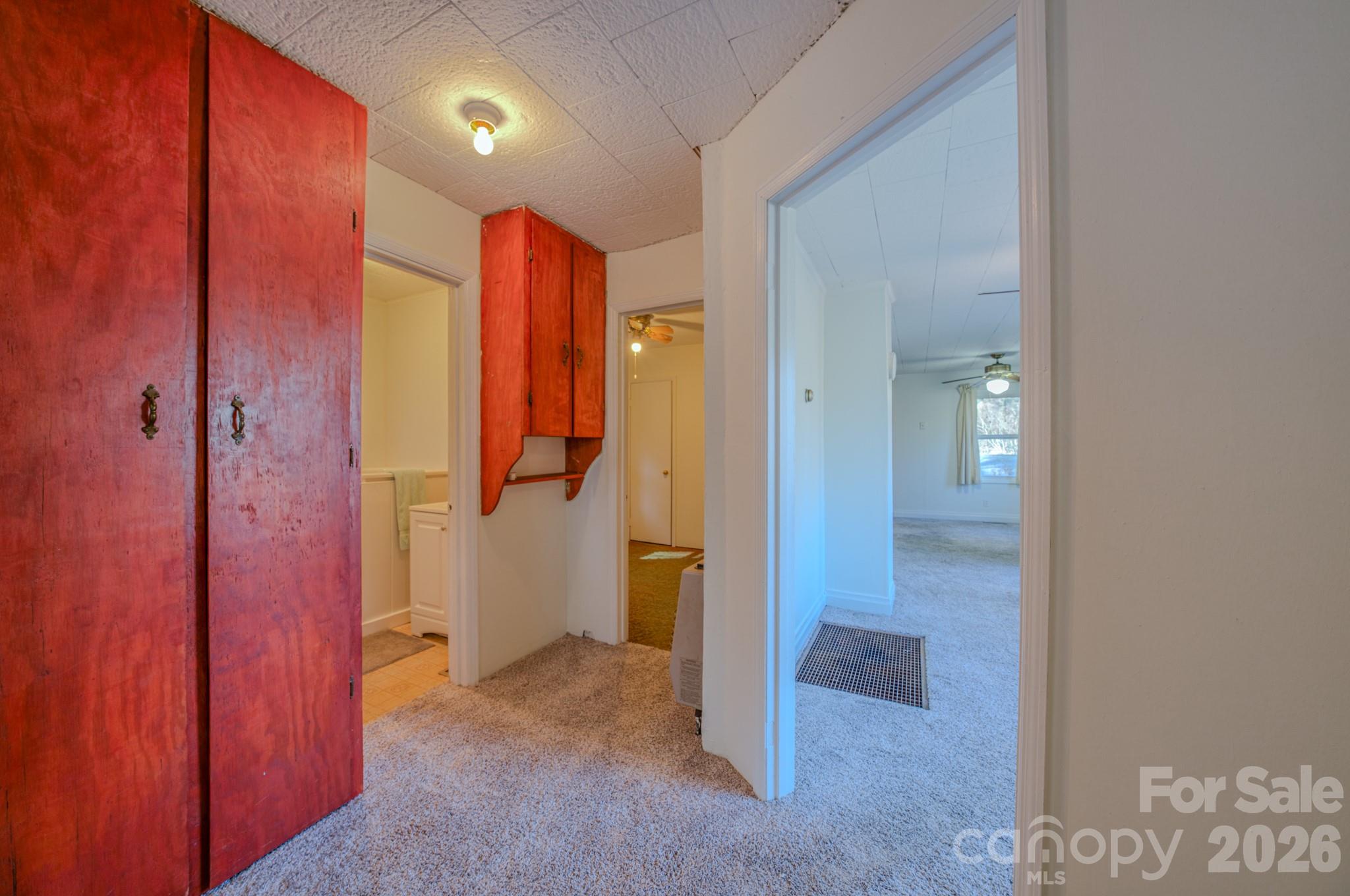 550 Saluda Street Property Photo 12