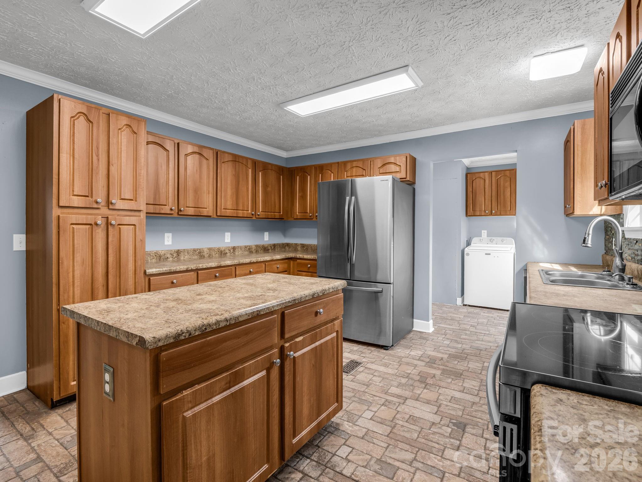 865 Boland Drive Property Photo 21