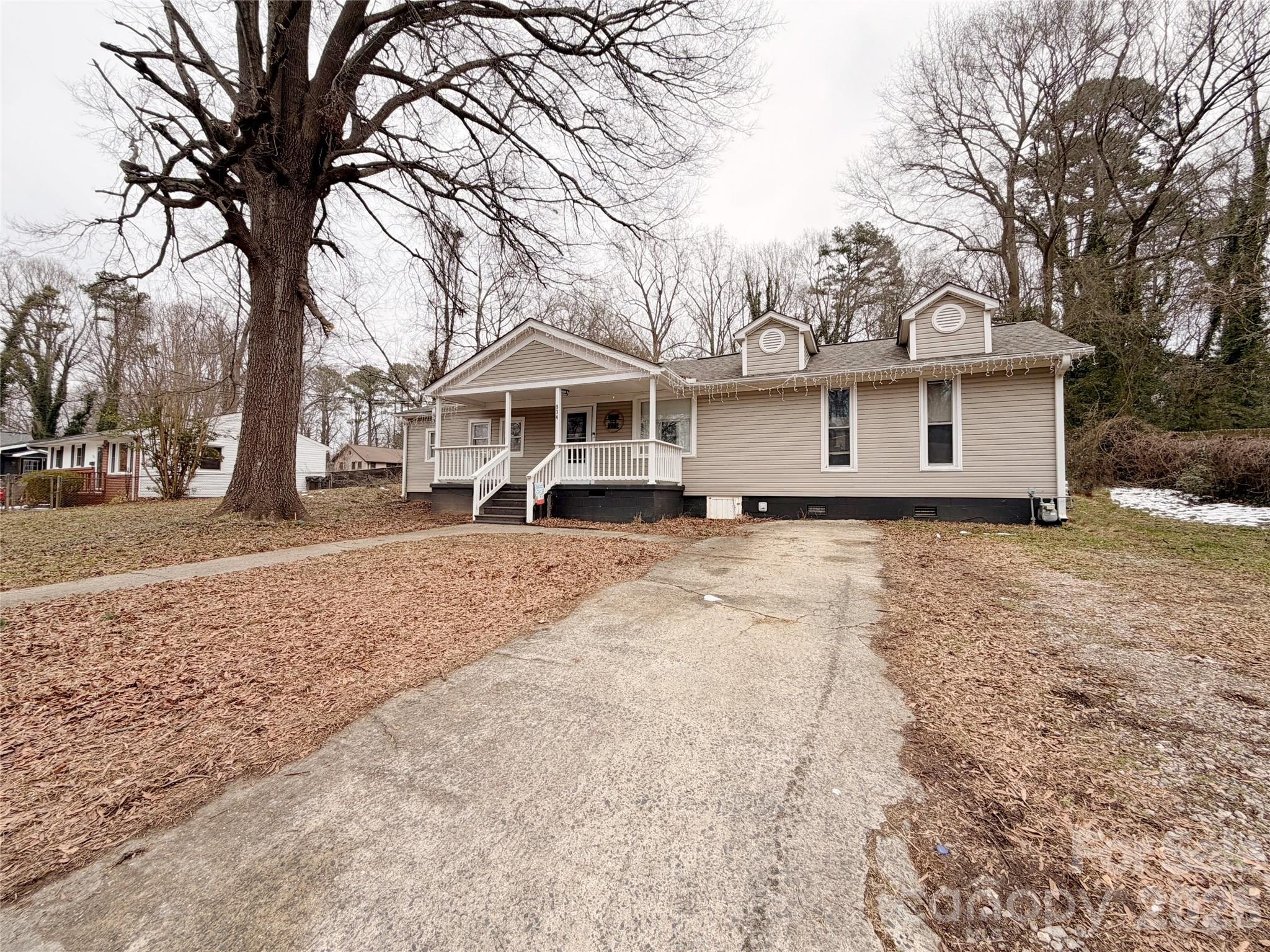 934 S Chestnut Street Property Photo 1