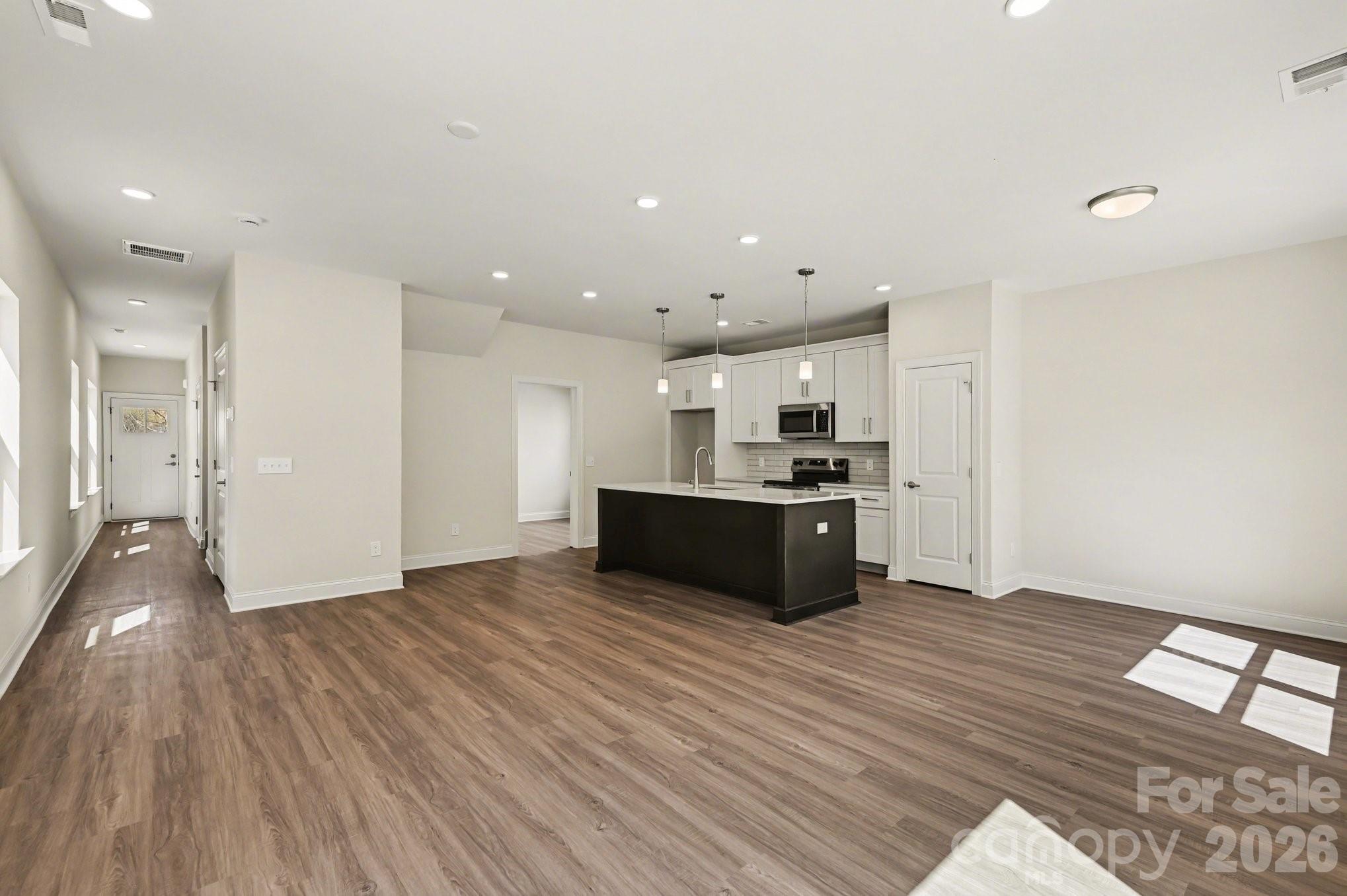 562 W Wilson Avenue Property Photo 3