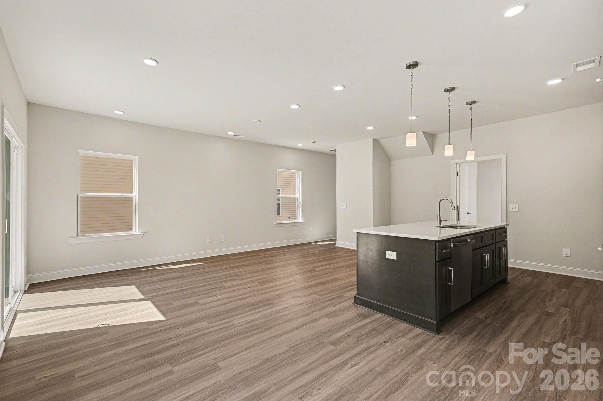 562 W Wilson Avenue Property Photo 4