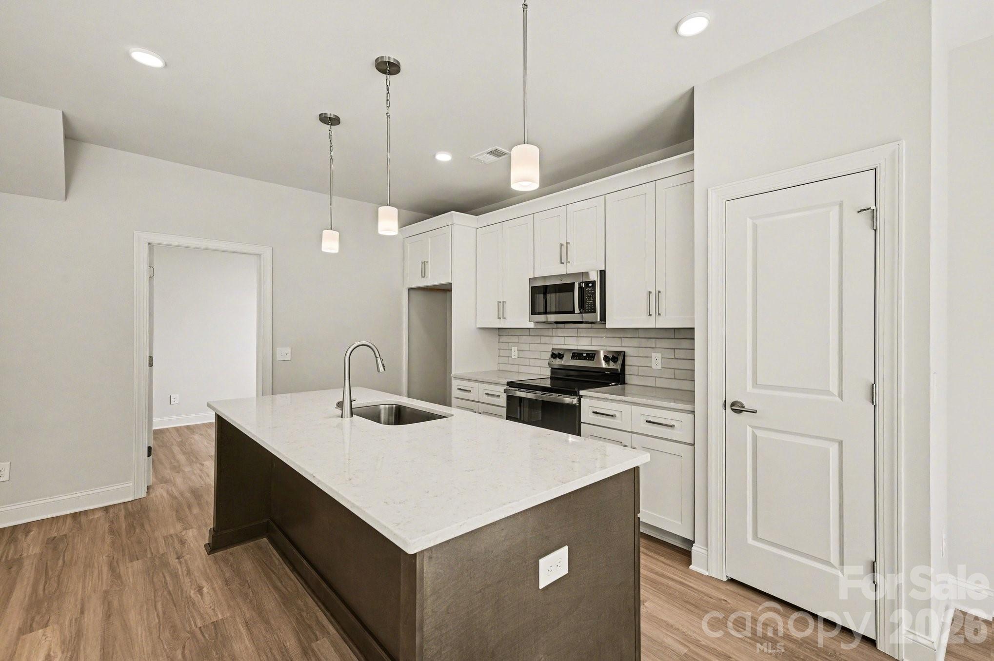 562 W Wilson Avenue Property Photo 5