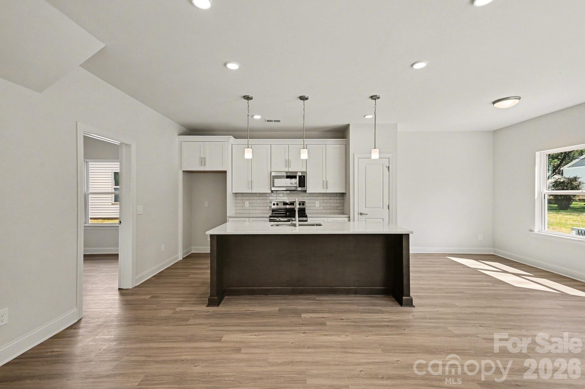 562 W Wilson Avenue Property Photo 6