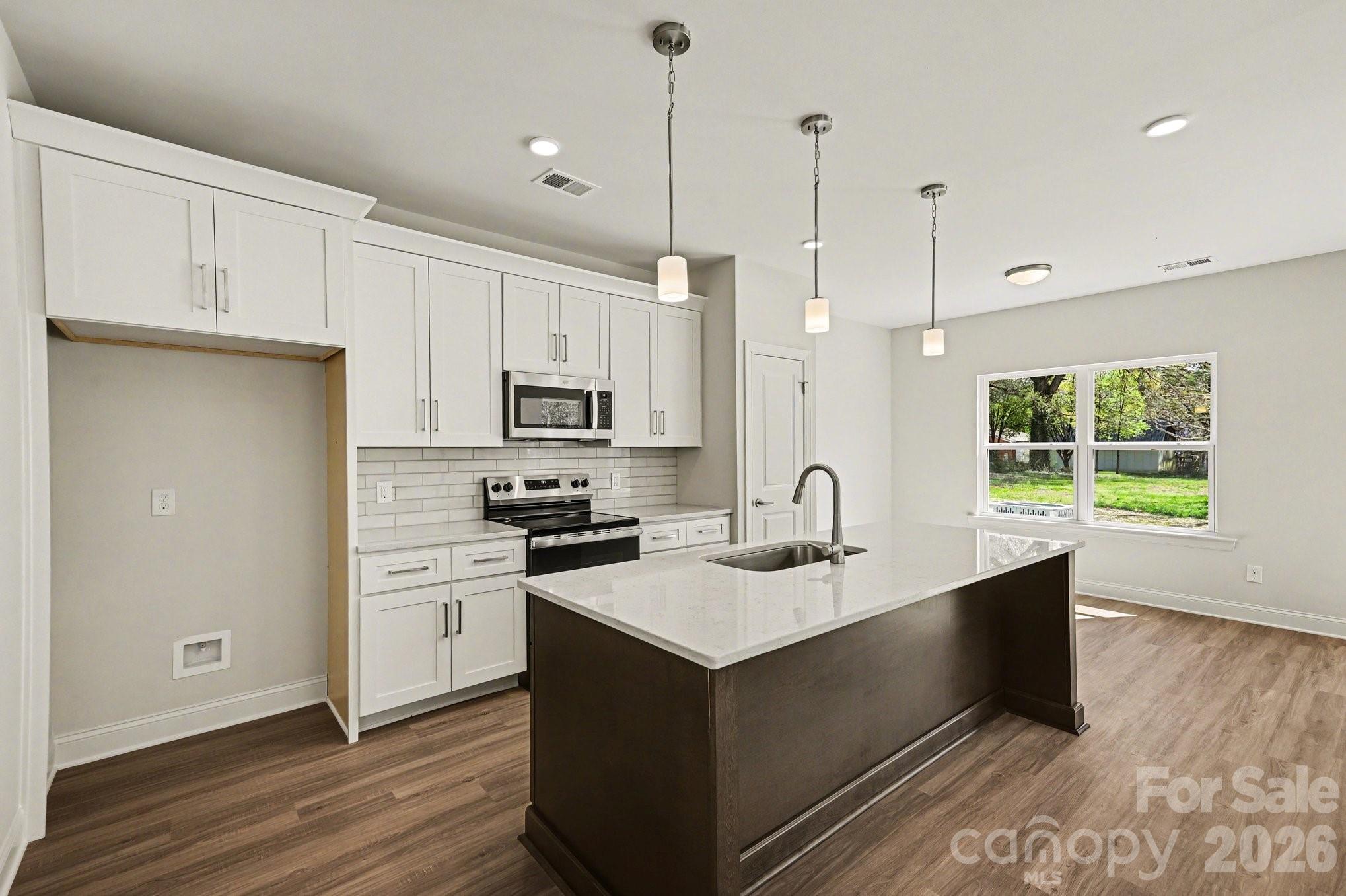 562 W Wilson Avenue Property Photo 7