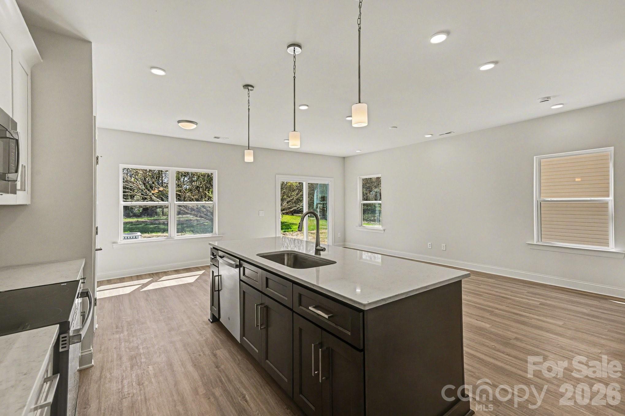 562 W Wilson Avenue Property Photo 8