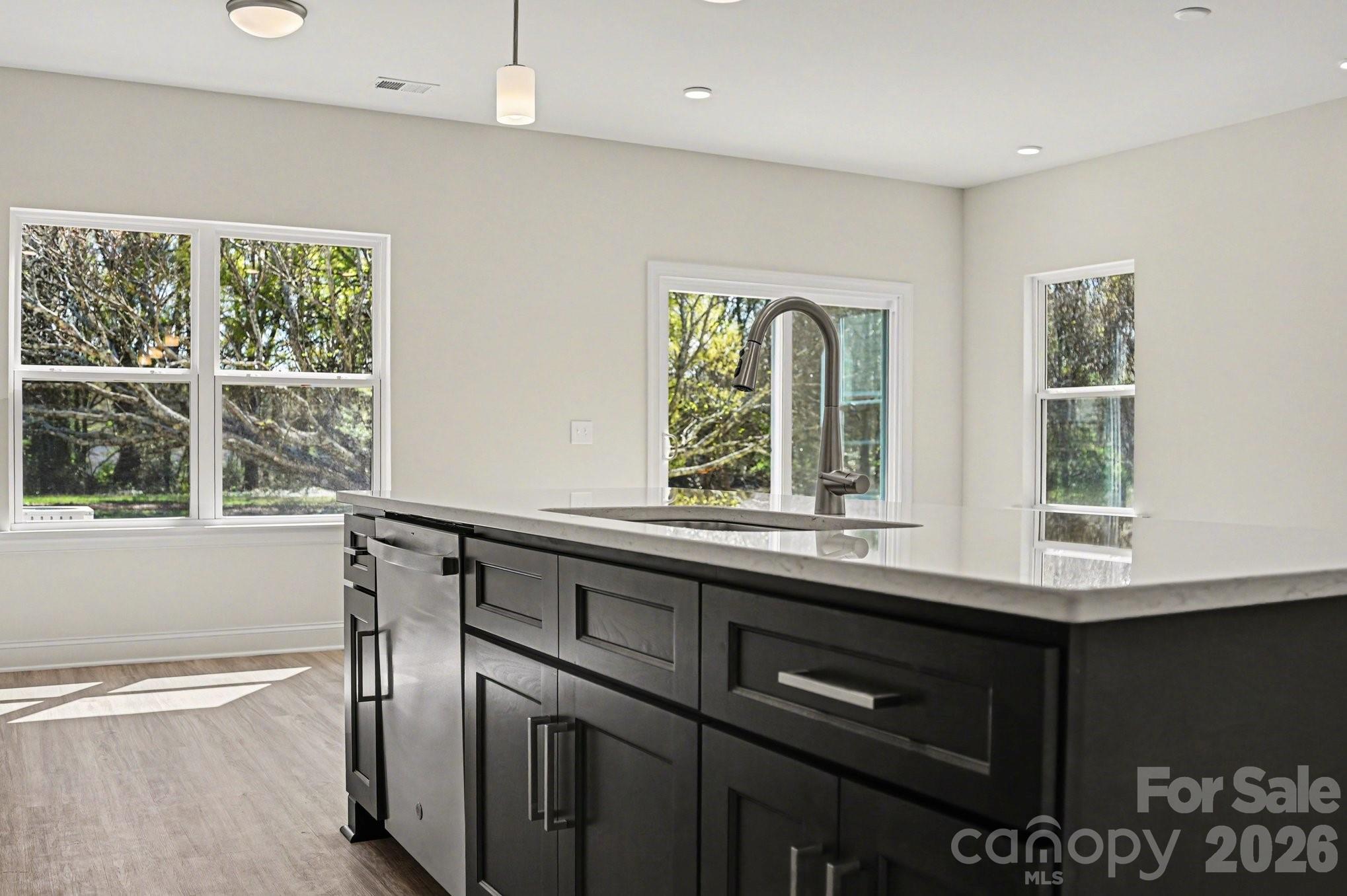 562 W Wilson Avenue Property Photo 9