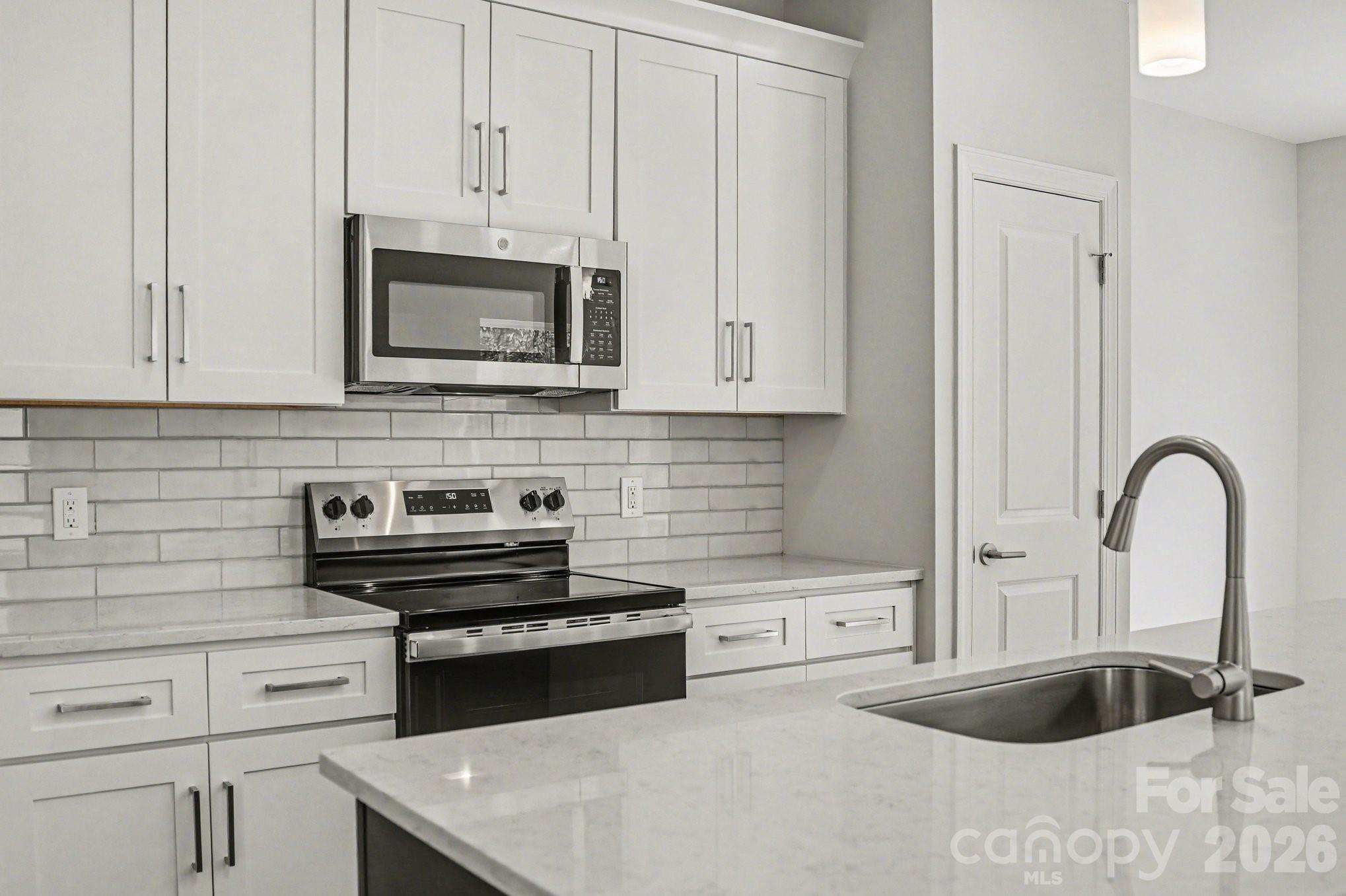 562 W Wilson Avenue Property Photo 10
