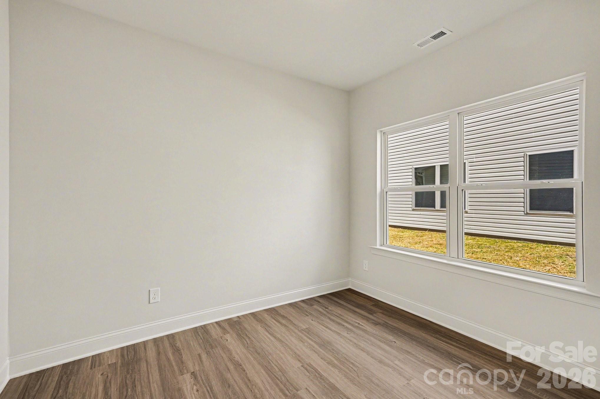562 W Wilson Avenue Property Photo 12