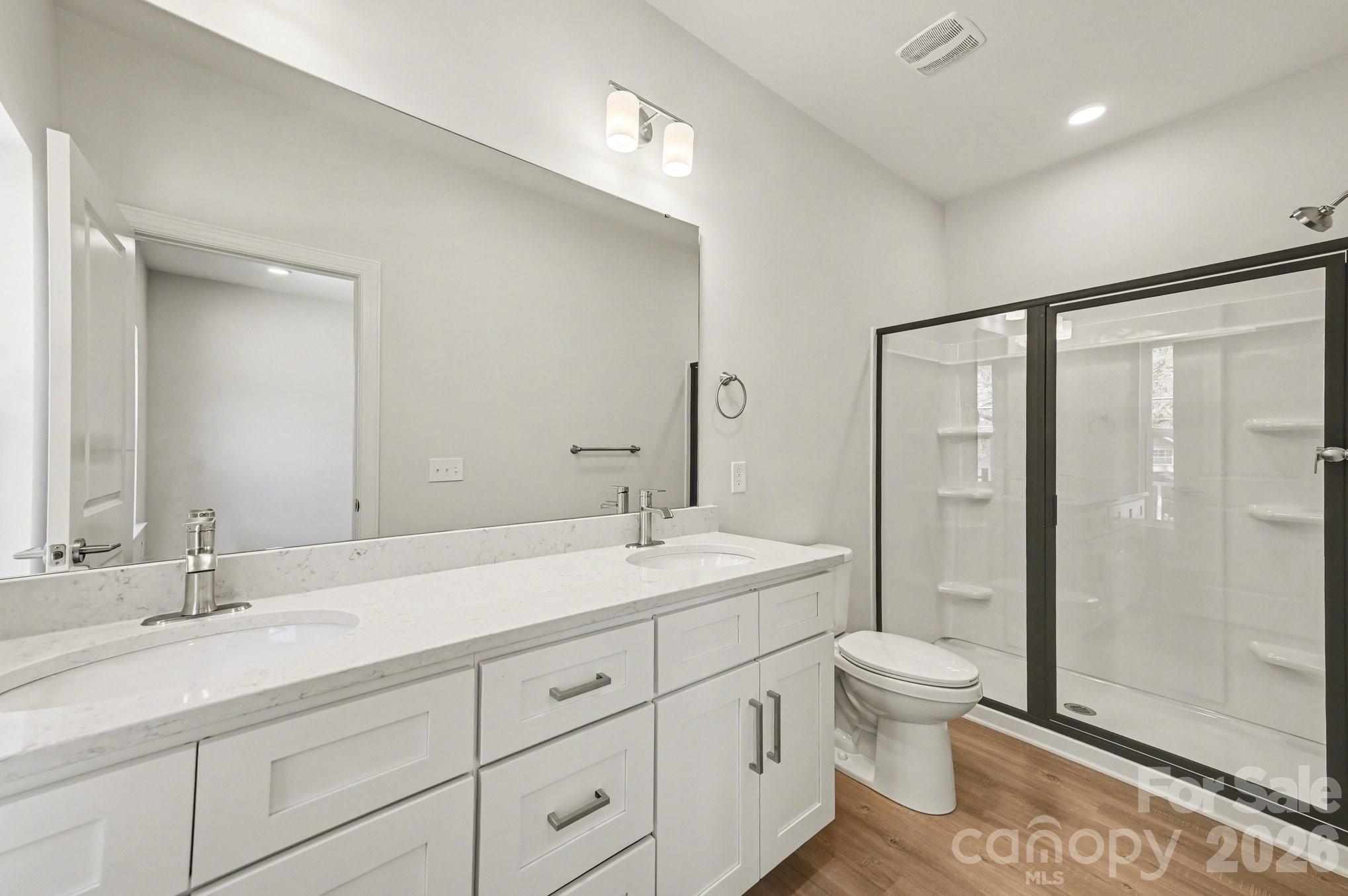 562 W Wilson Avenue Property Photo 16
