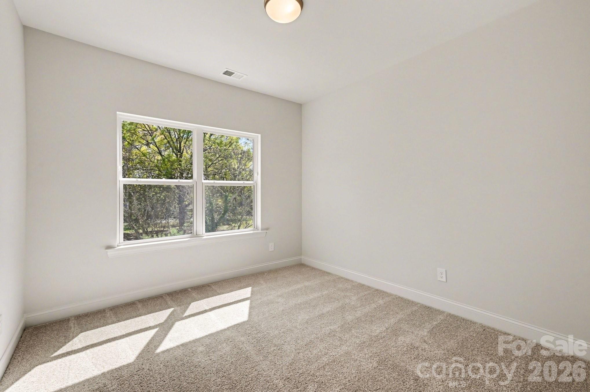 562 W Wilson Avenue Property Photo 18