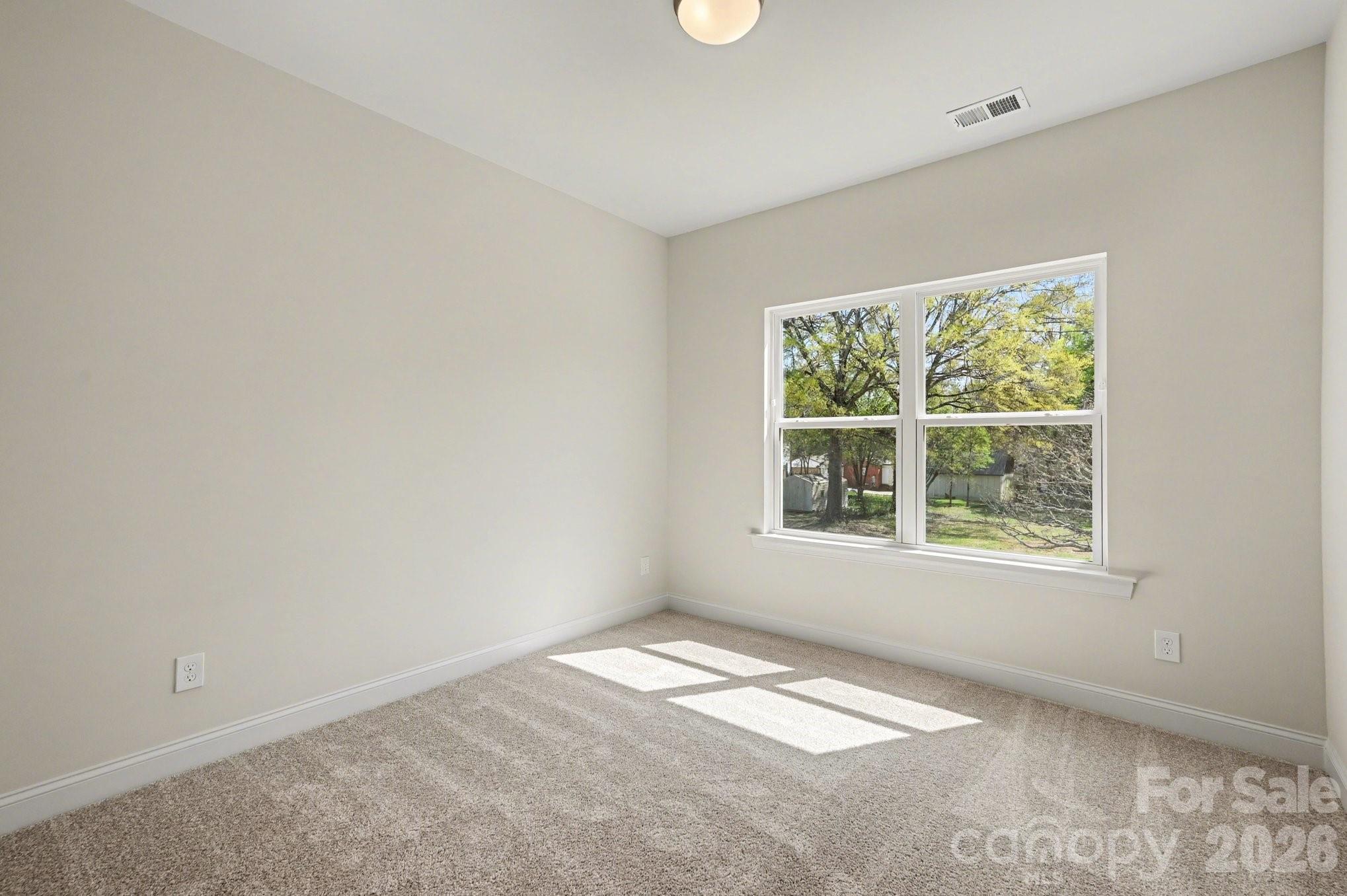 562 W Wilson Avenue Property Photo 19