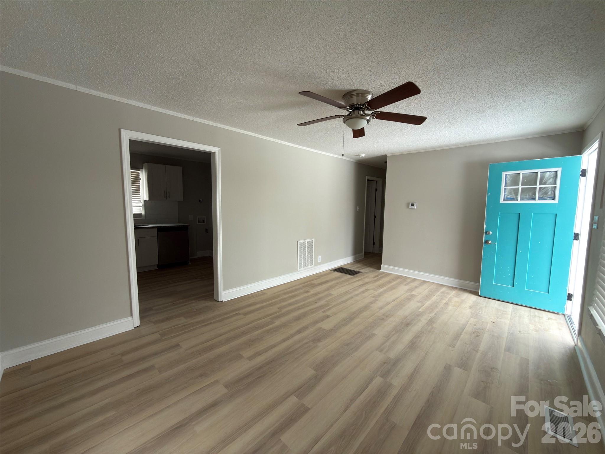 2431 Carmine Street Property Photo 3