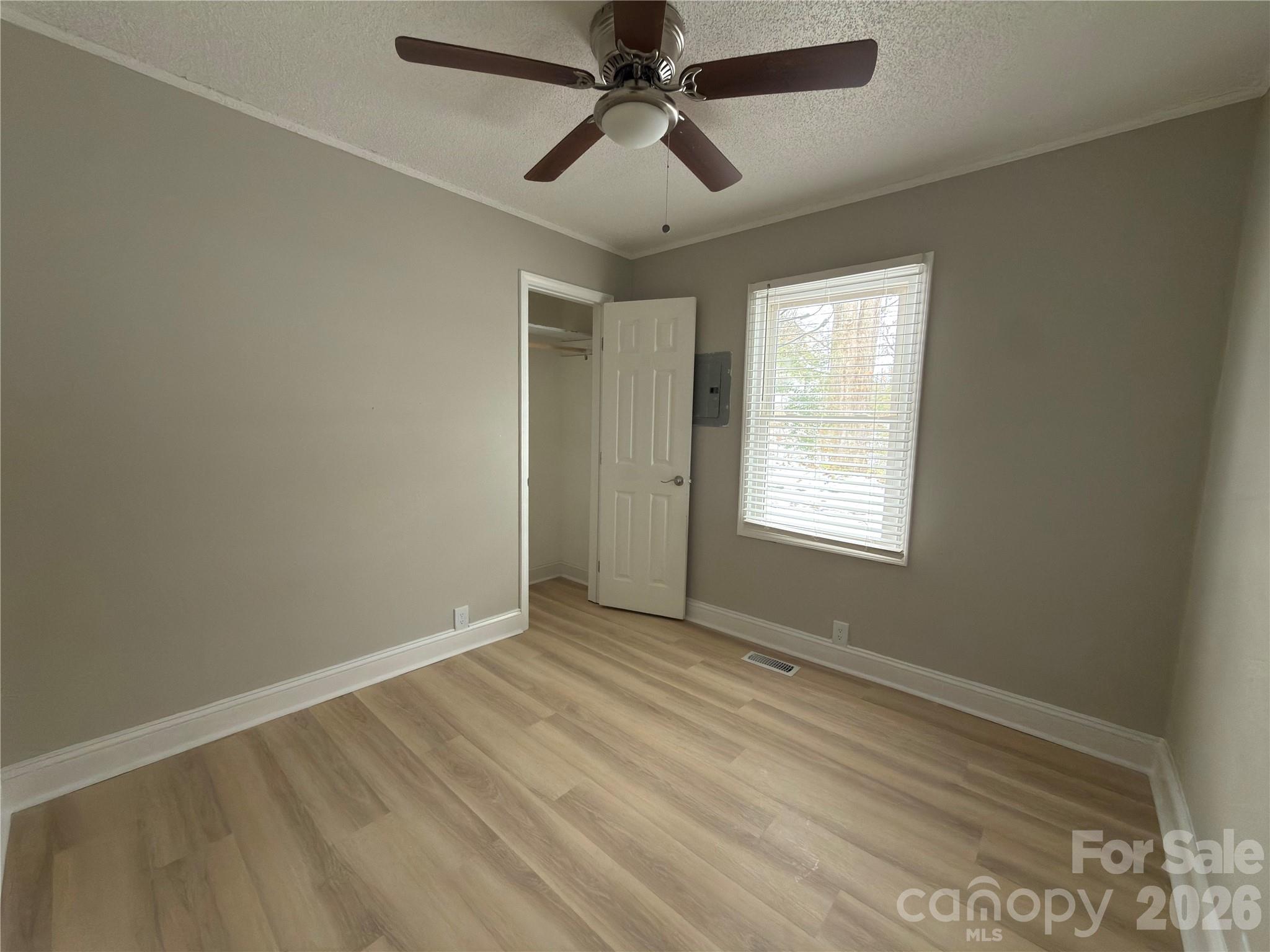 2431 Carmine Street Property Photo 7