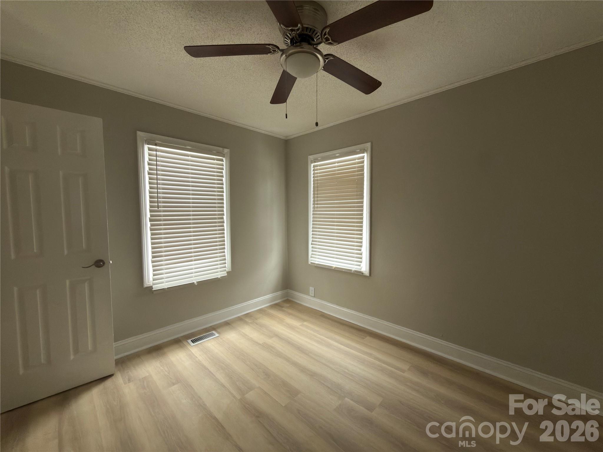 2431 Carmine Street Property Photo 8