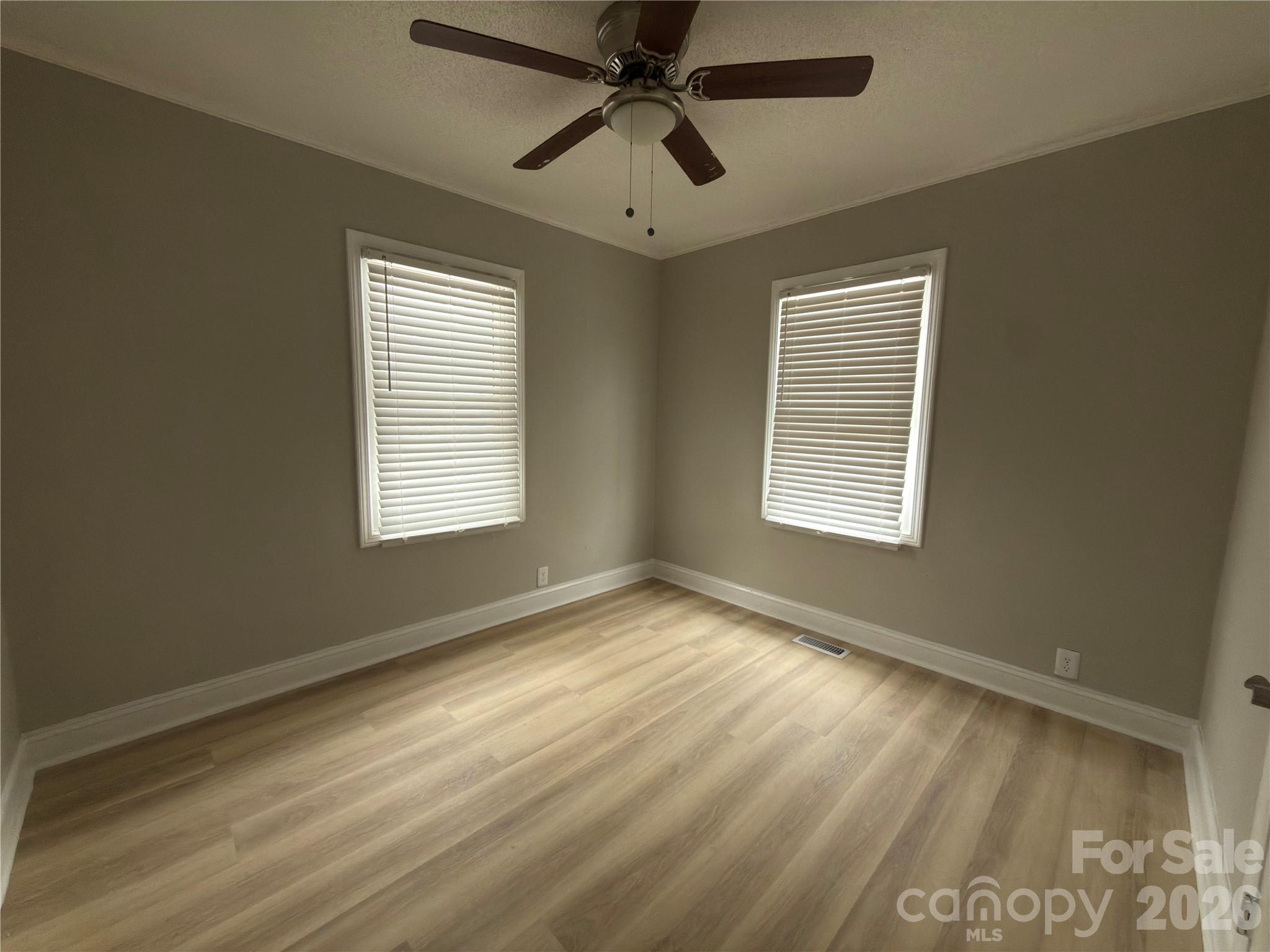 2431 Carmine Street Property Photo 9