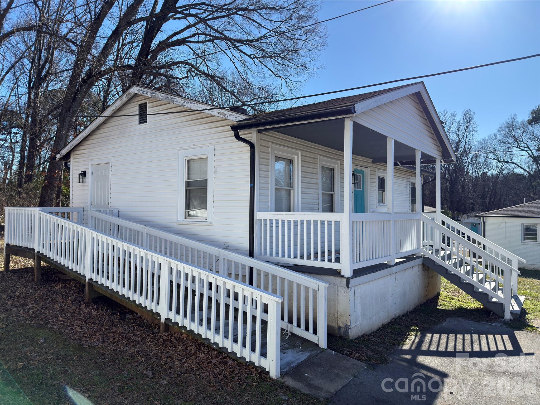 2431 Carmine Street Property Photo 10