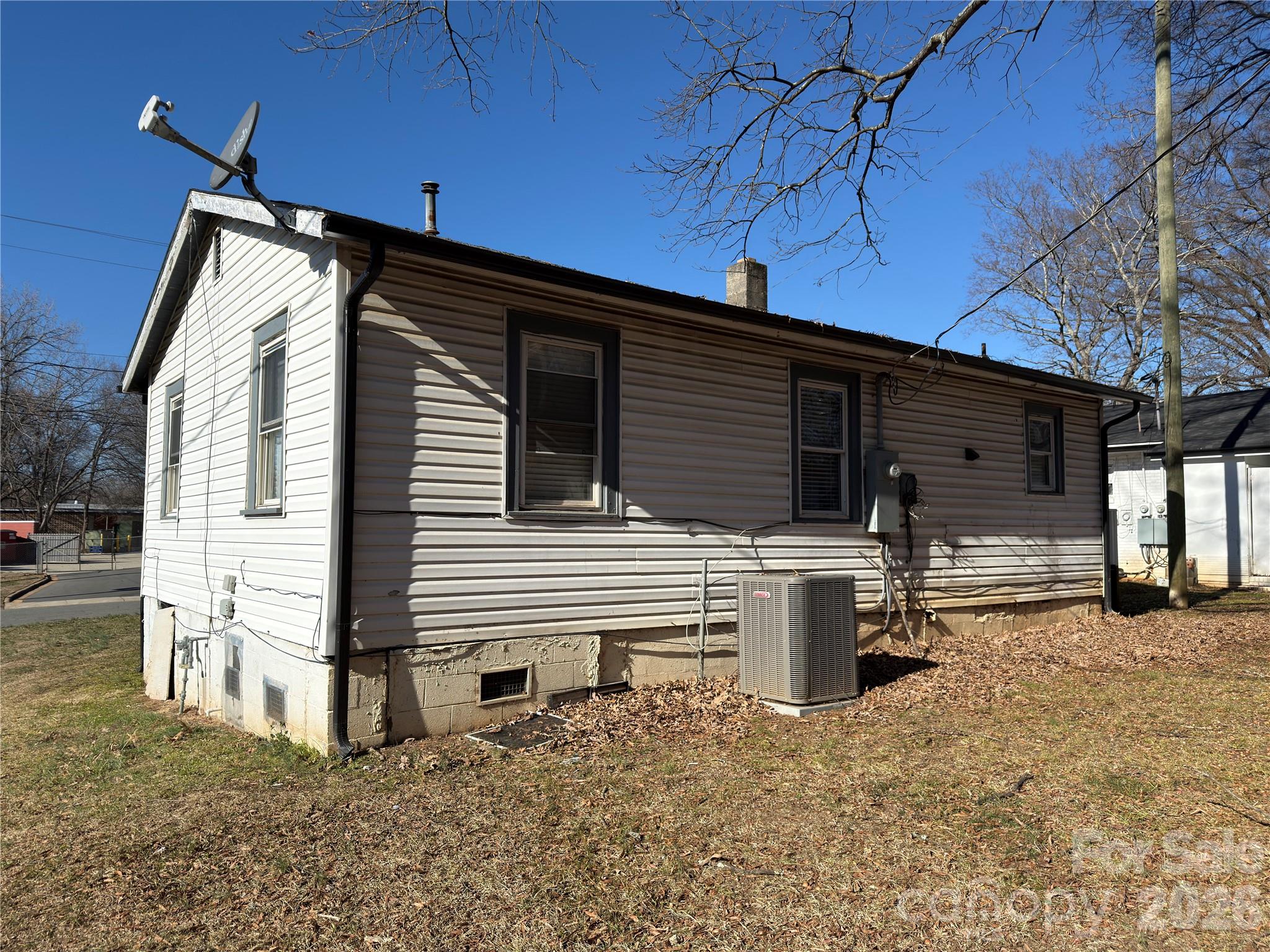 2431 Carmine Street Property Photo 11