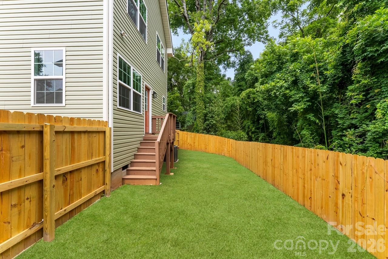 207 Putnam Street Property Photo 3
