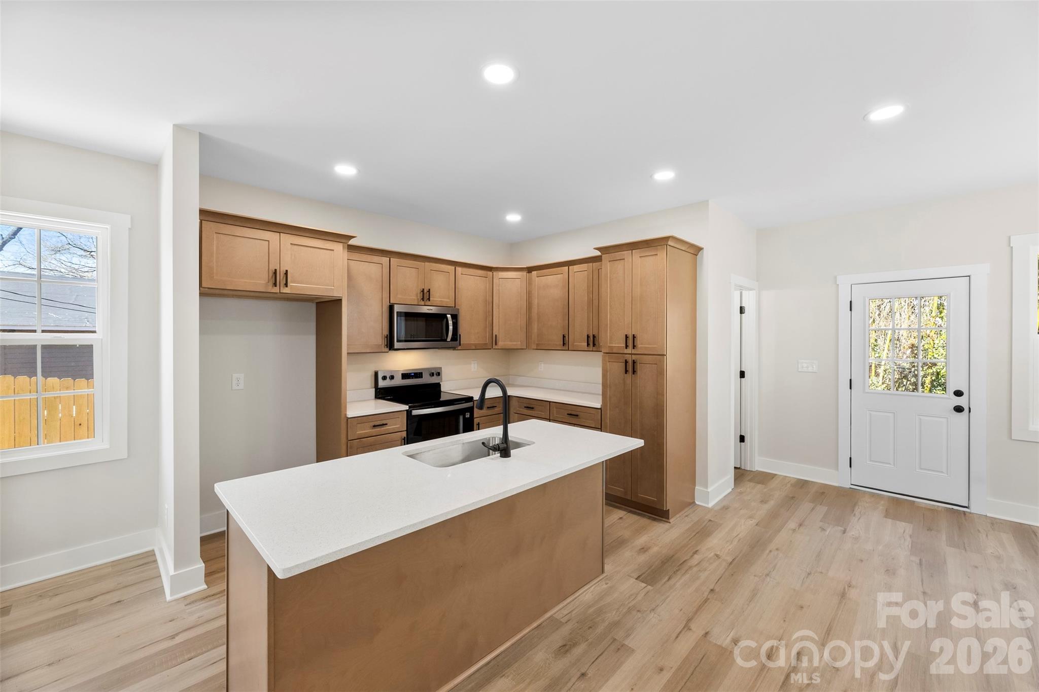 207 Putnam Street Property Photo 8