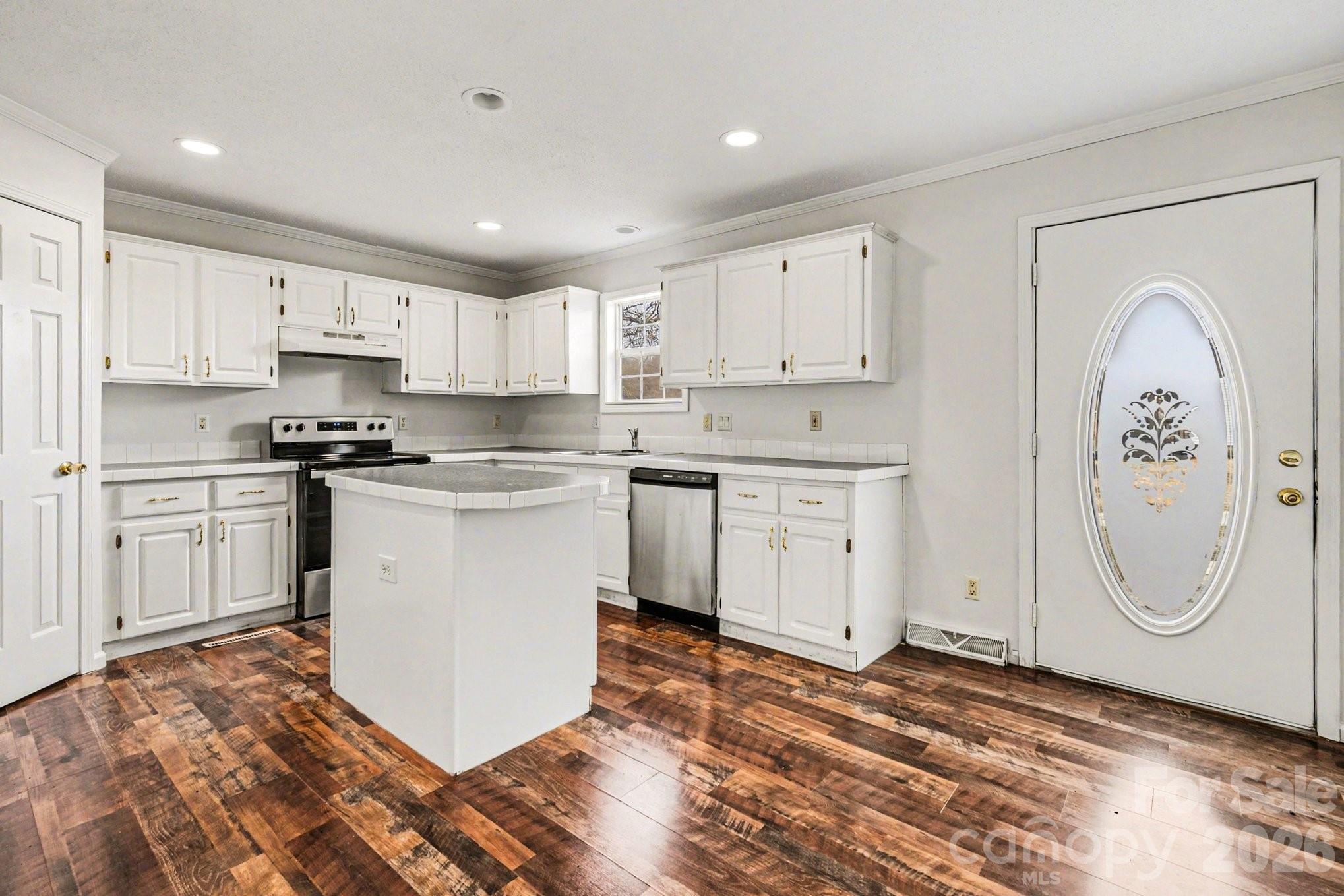 508 Bridgestone Lane Property Photo 1