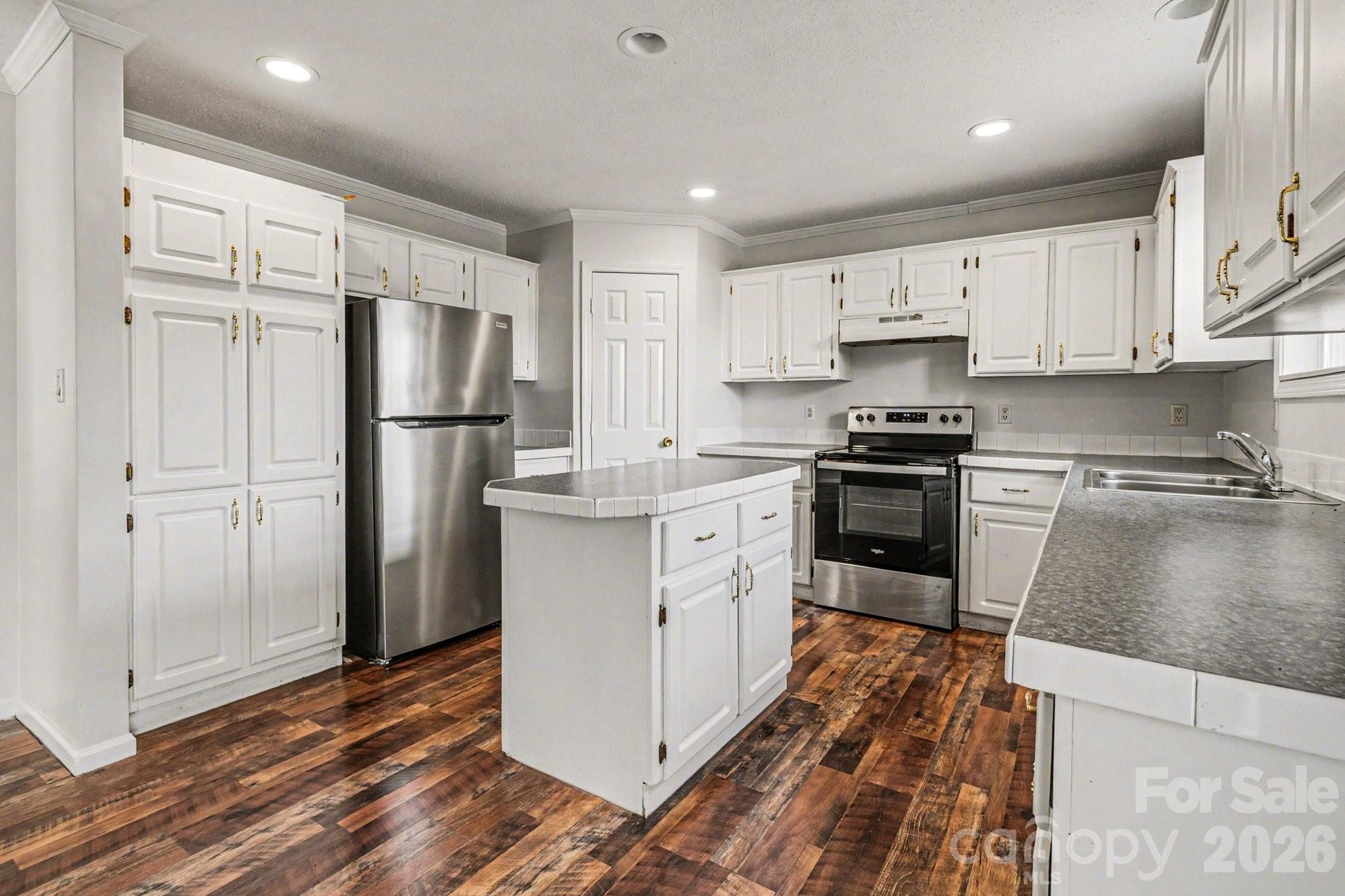 508 Bridgestone Lane Property Photo 8