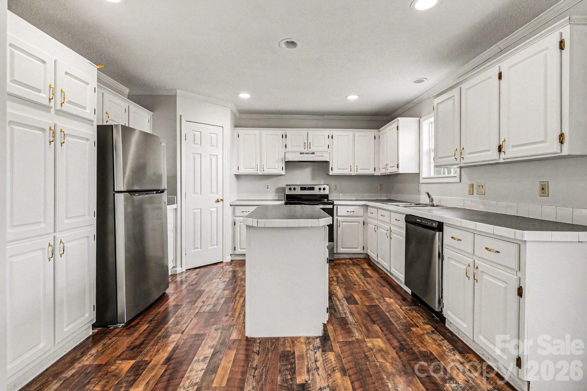 508 Bridgestone Lane Property Photo 9