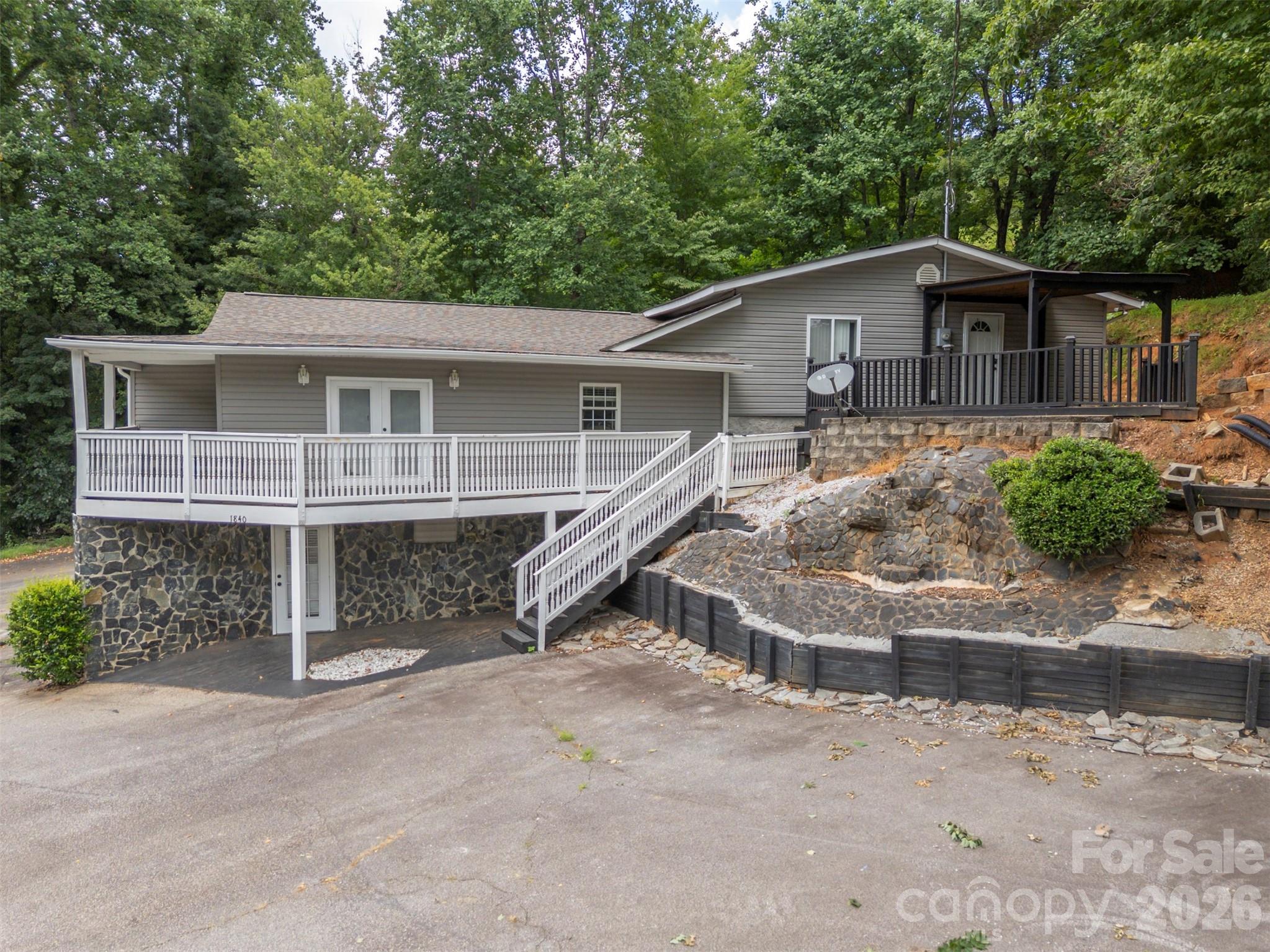 1840 Memorial Highway Property Photo 1