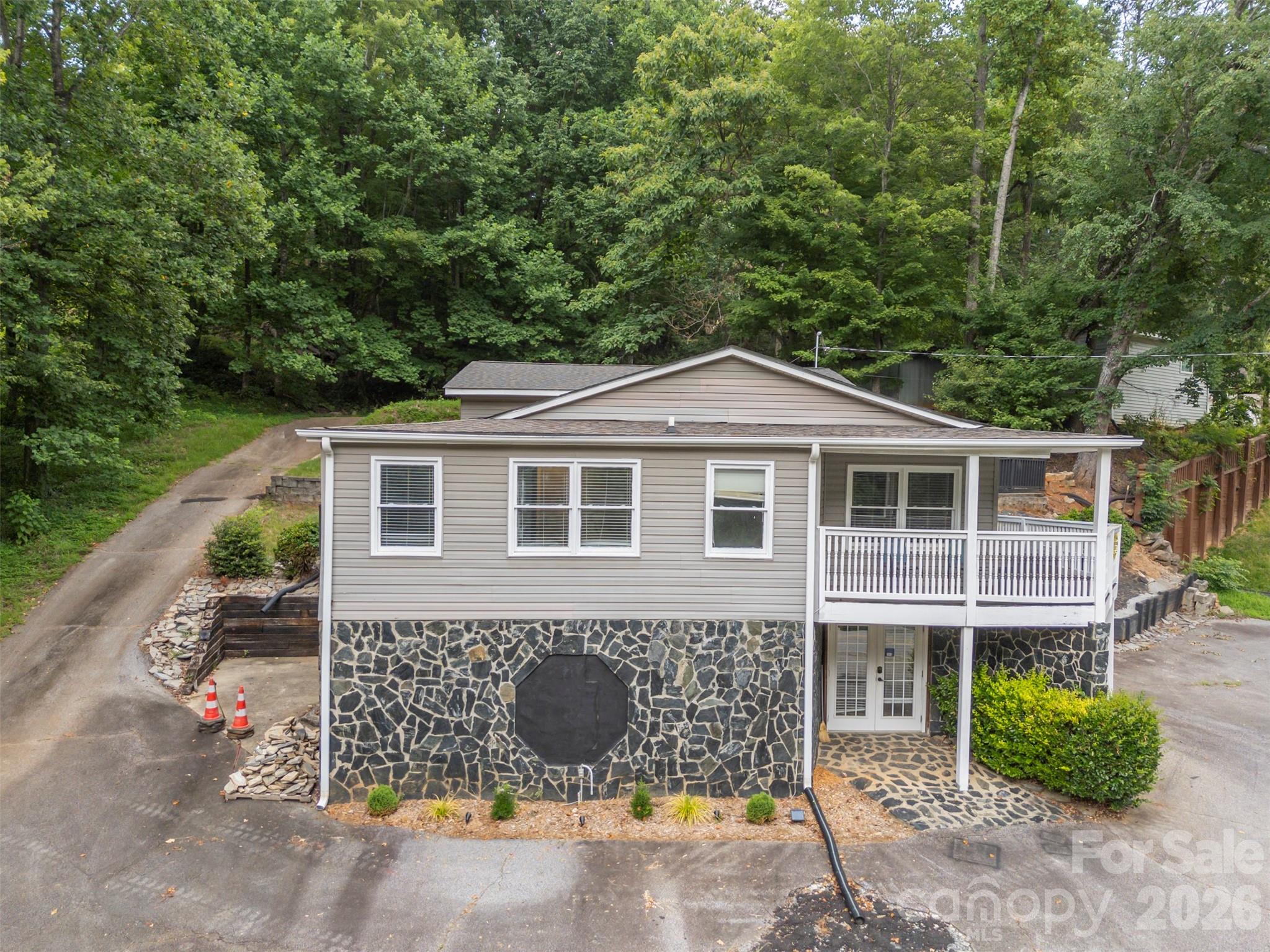 1840 Memorial Highway Property Photo 3